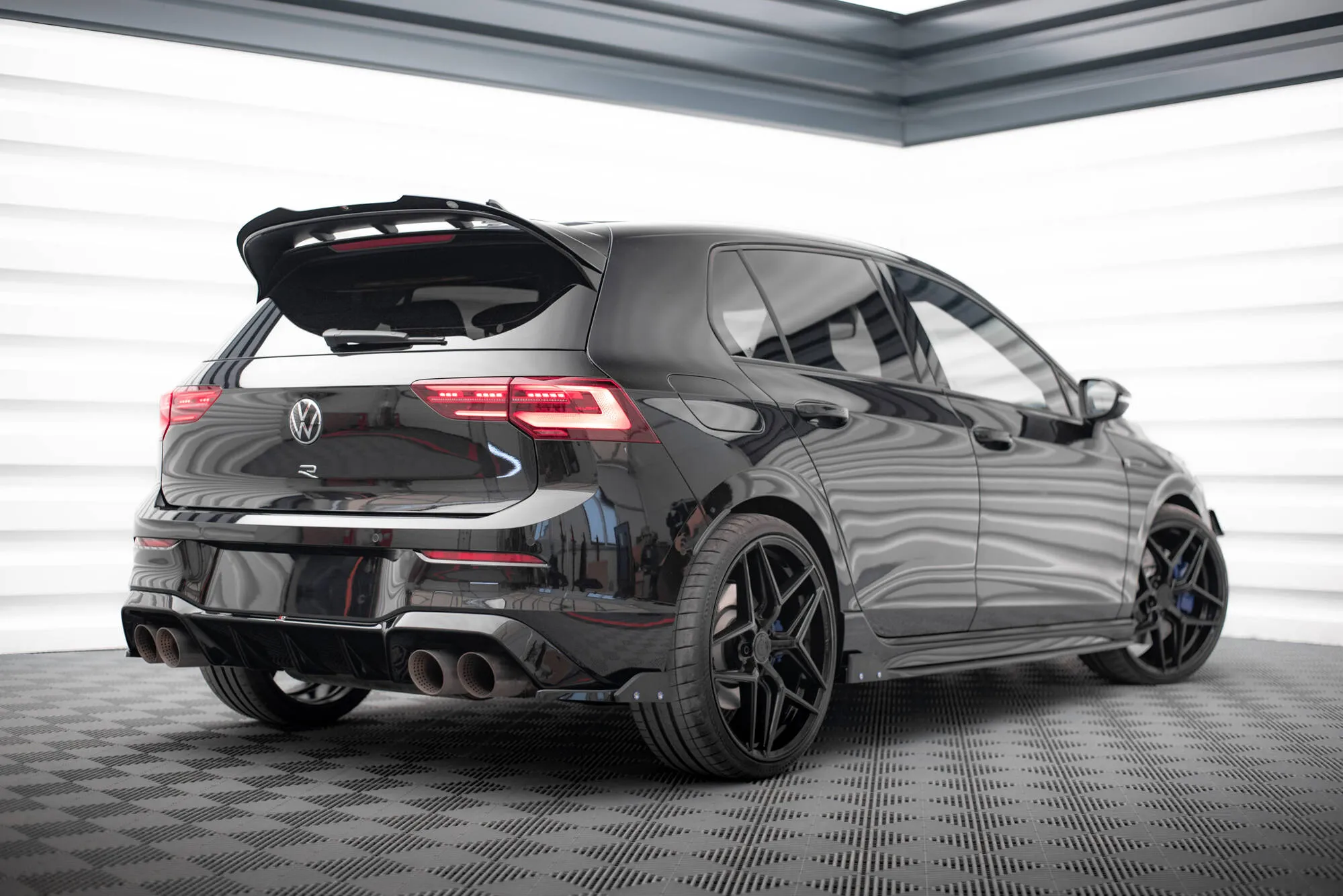 Sidesplitters bak V.5 + Flopper VW Golf R Mk8 2020 - > | Glossy Black Edition – bilde 2