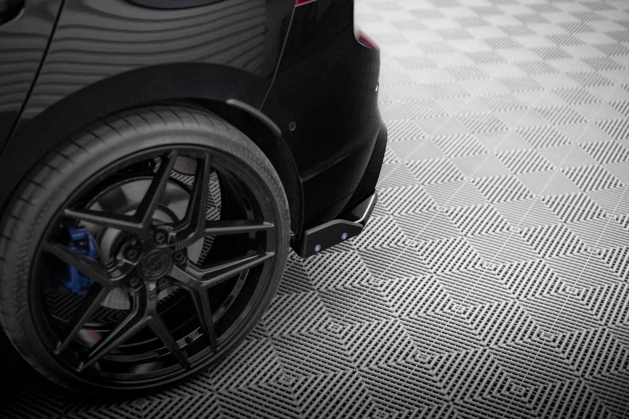 Sidesplitters bak V.5 + Flopper VW Golf R Mk8 2020 - > | Glossy Black Edition – bilde 3