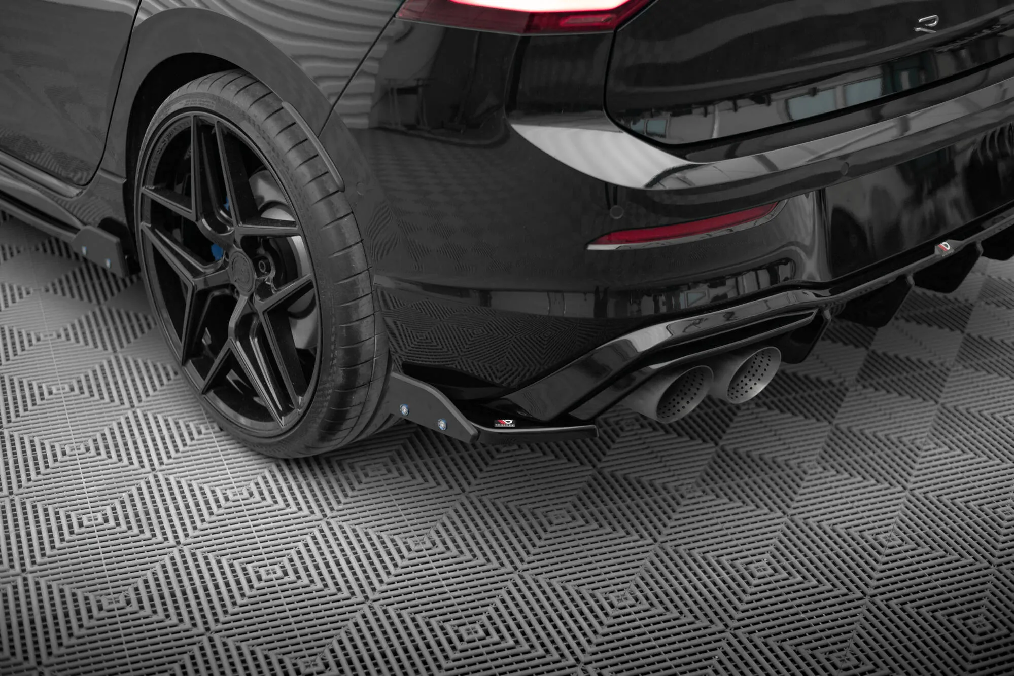 Sidesplitters bak V.6 + Flopper VW Golf R Mk8 2020 - > | Glossy Black Edition
