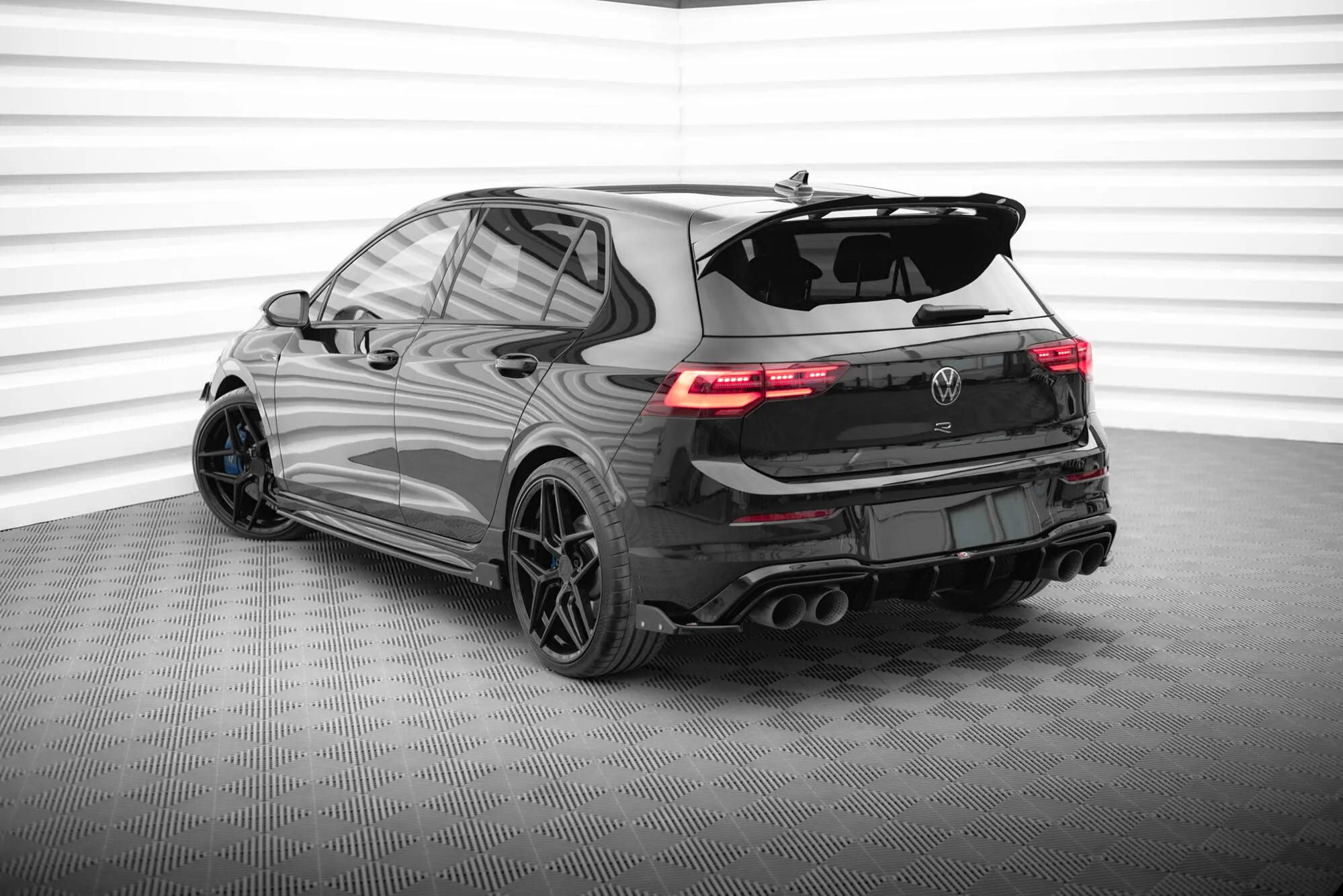 Sidesplitters bak V.6 + Flopper VW Golf R Mk8 2020 - > | Glossy Black Edition – bilde 2