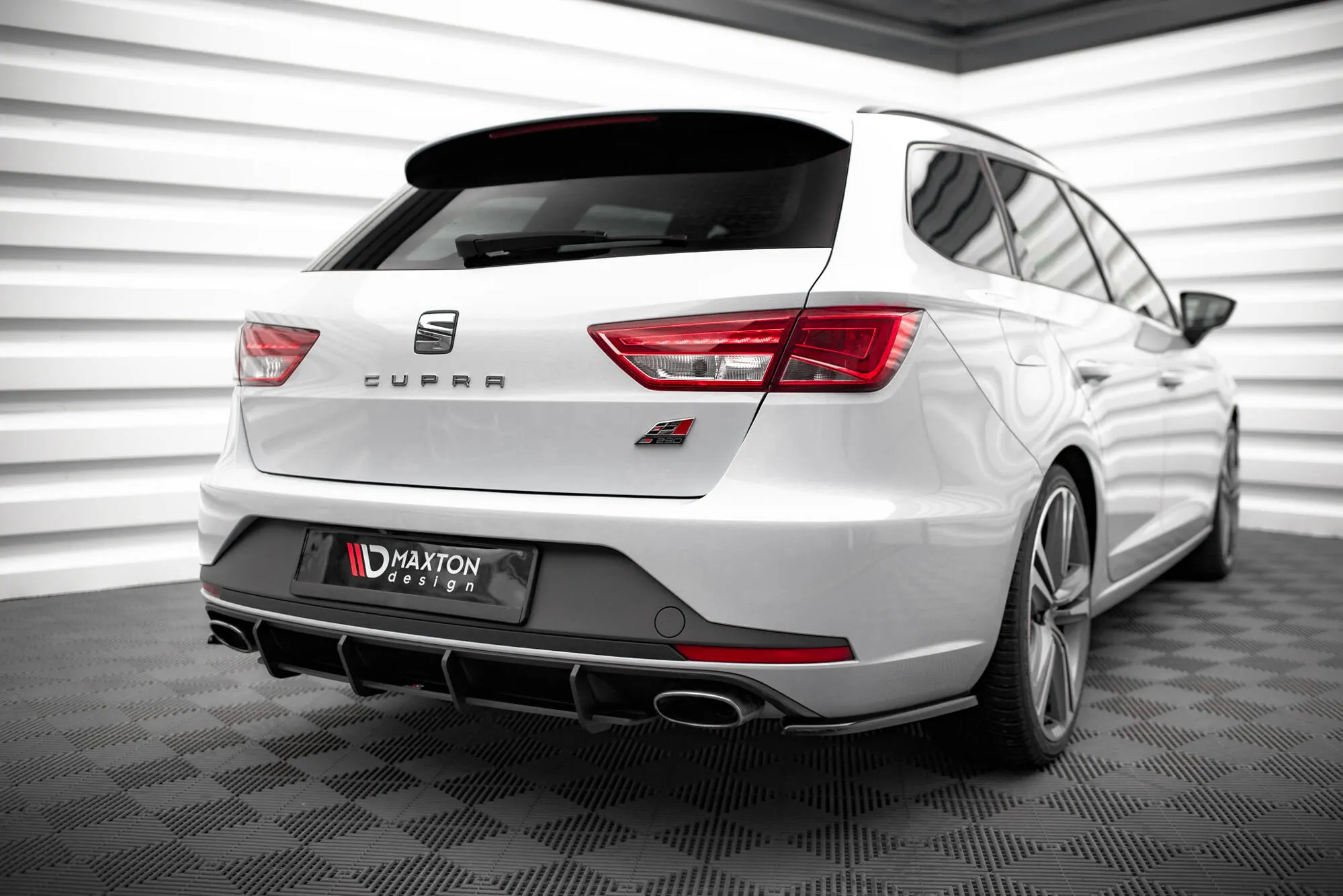 Sidesplitters bak V1 Seat Leon Cupra (III) 2012 - 2016 | Glossy Black Edition
