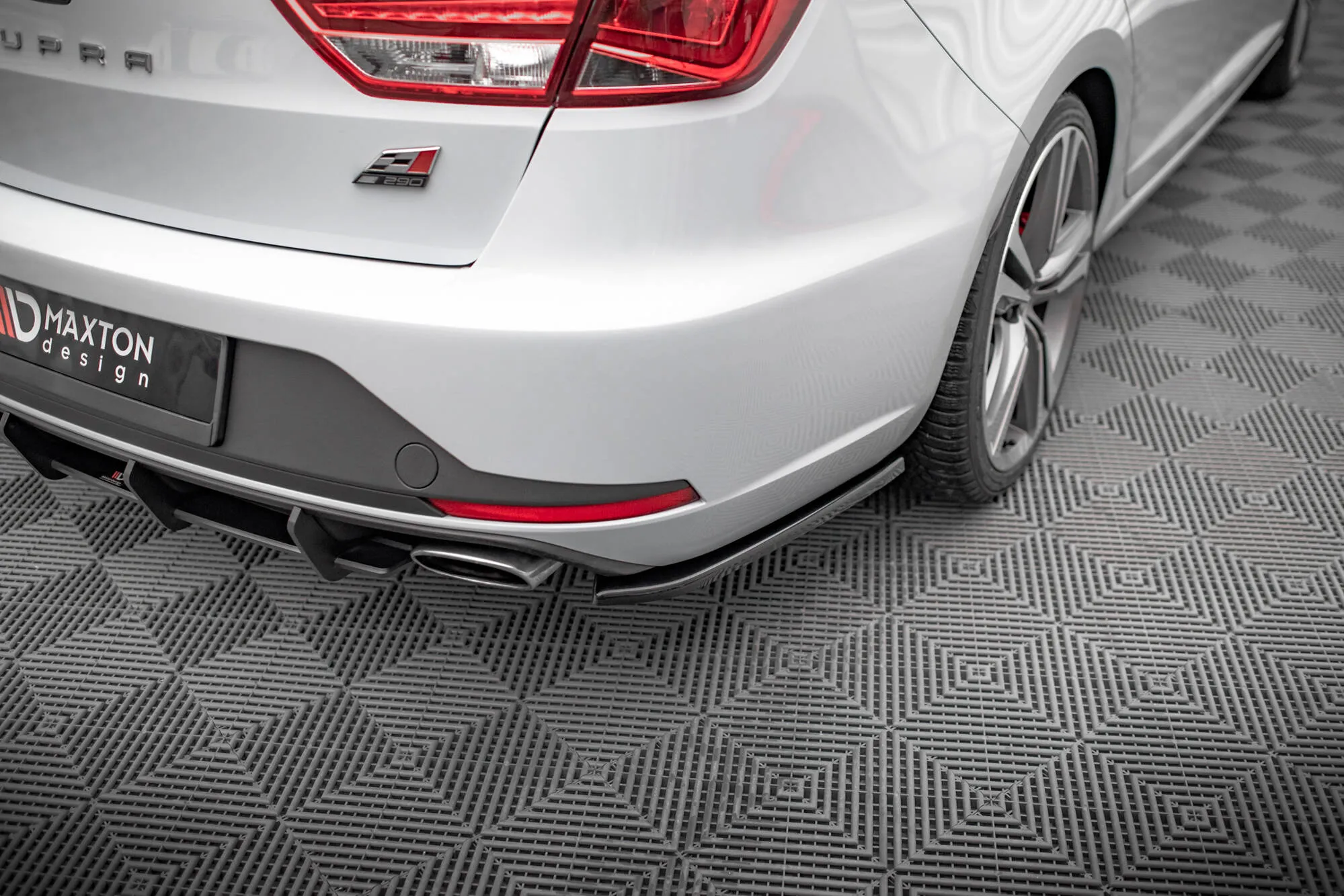 Sidesplitters bak V1 Seat Leon Cupra (III) 2012 - 2016 | Glossy Black Edition – bilde 2