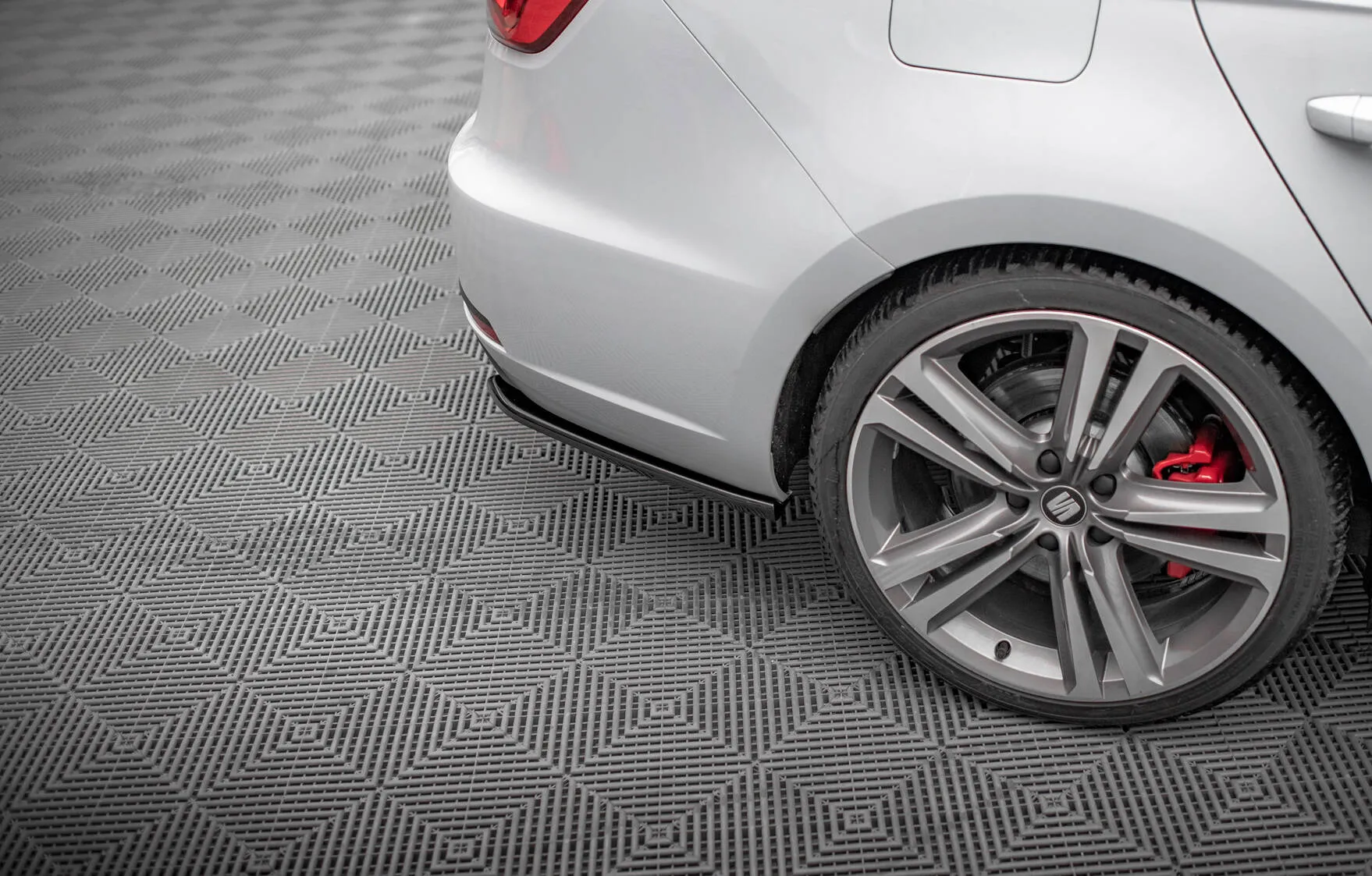Sidesplitters bak V1 Seat Leon Cupra (III) 2012 - 2016 | Glossy Black Edition – bilde 3