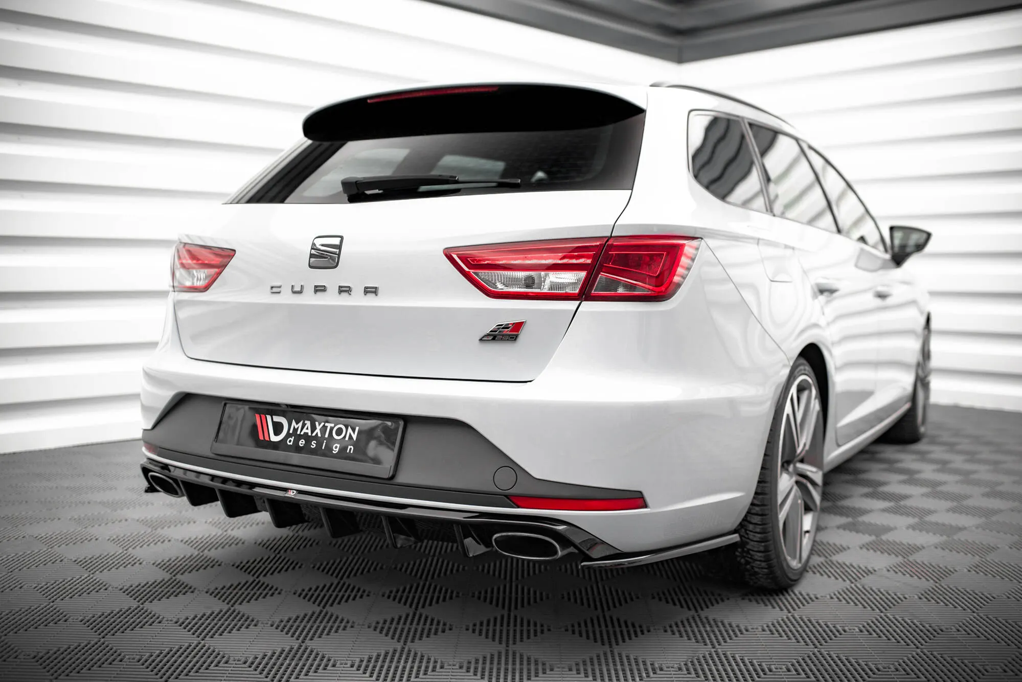 Sidesplitters bak V2 Seat Leon Cupra (III) 2016 - 2020 | Glossy Black Edition
