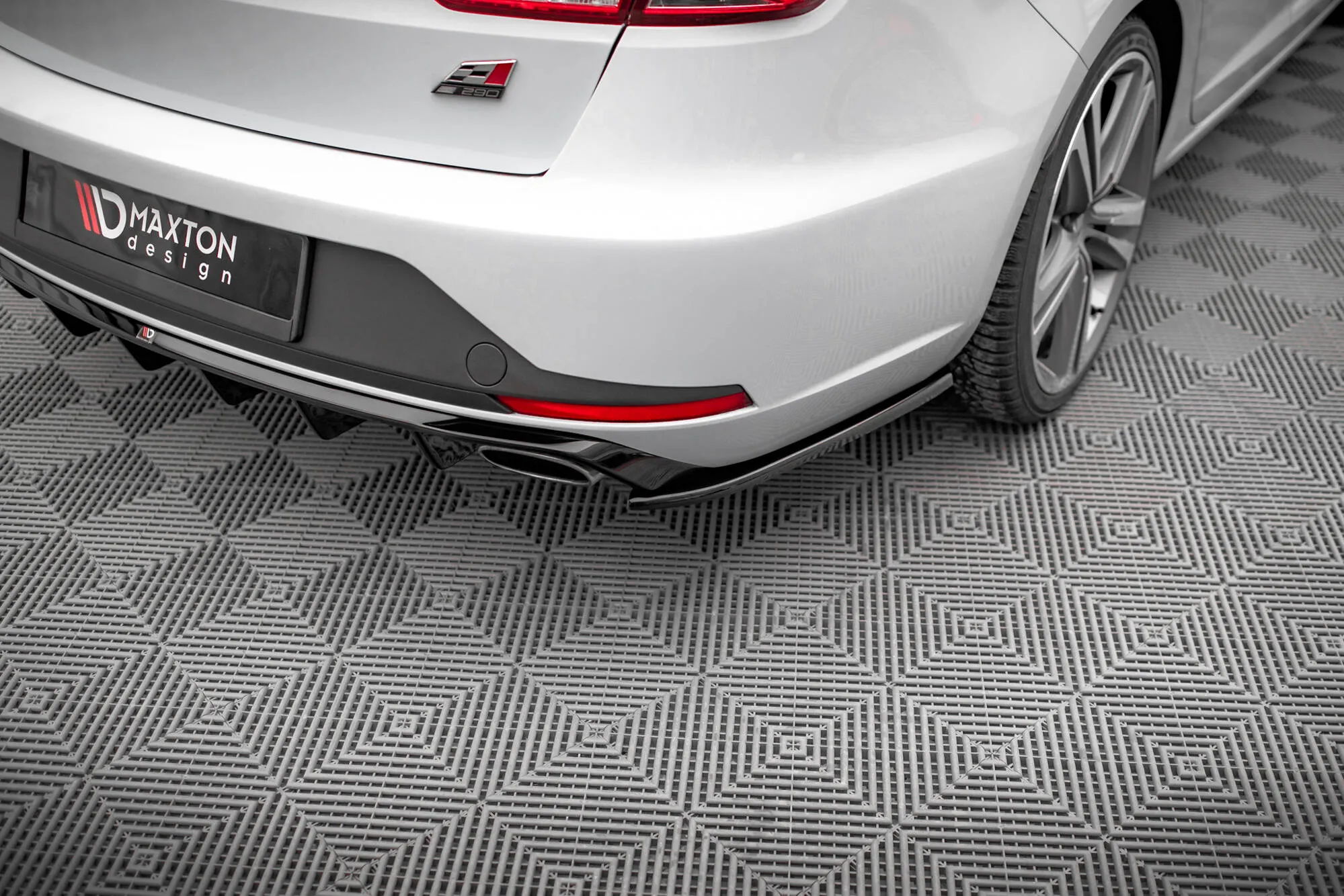 Sidesplitters bak V2 Seat Leon Cupra (III) 2016 - 2020 | Glossy Black Edition – bilde 2