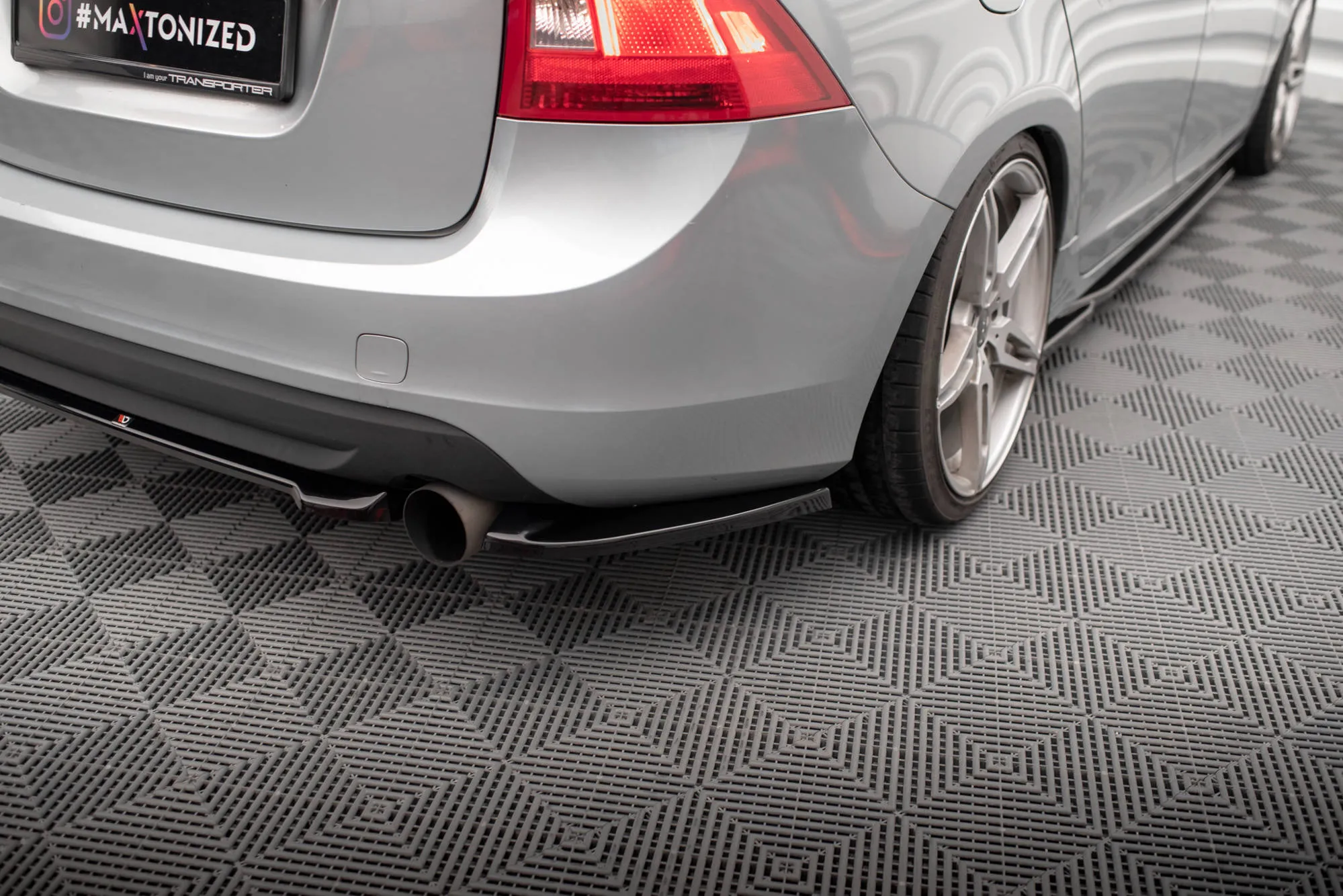 Sidesplitters bak Volvo S60 R-Design II 2010 - 2013 | Glossy Black Edition