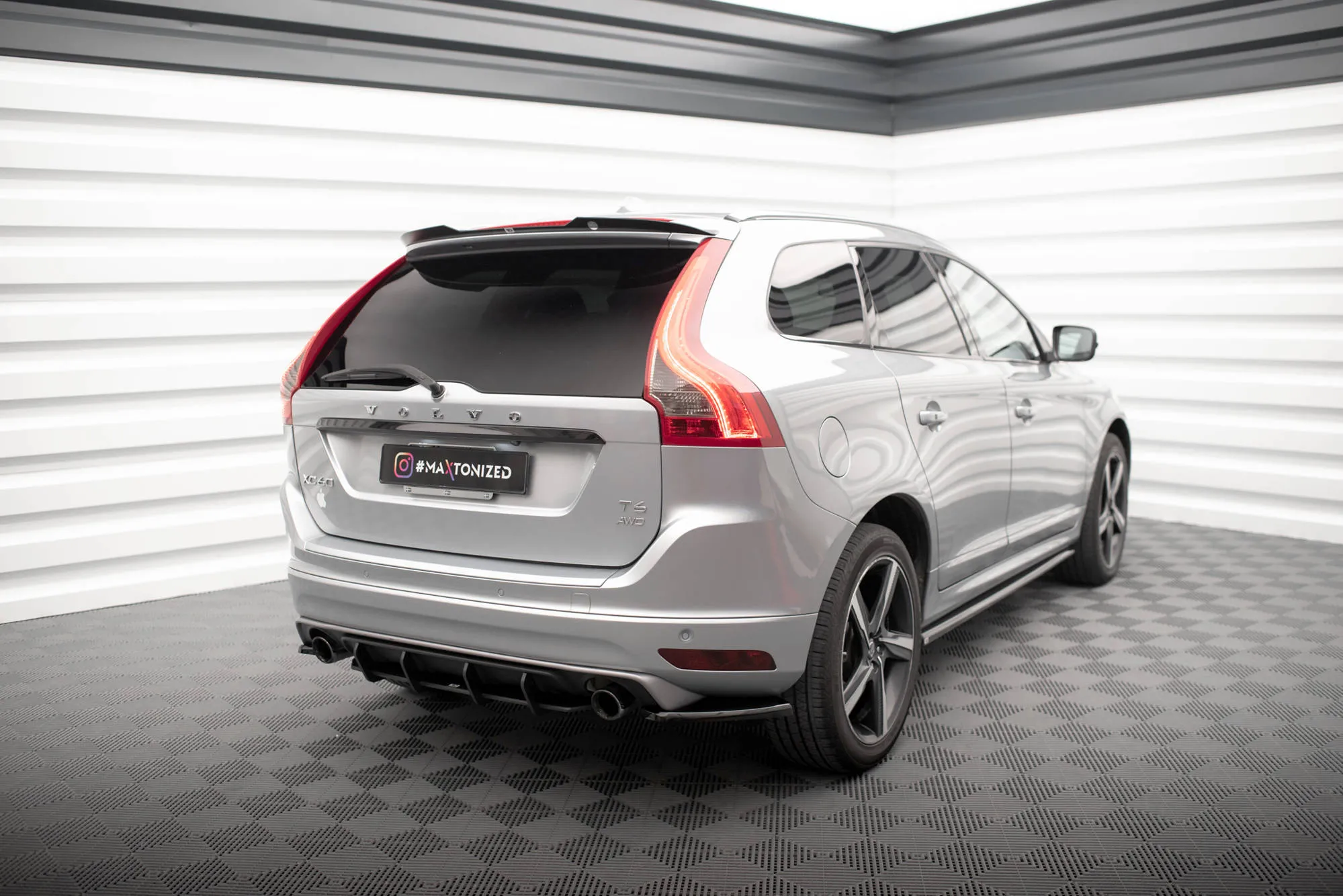 Sidesplitters bak Volvo XC60 I / XC60 R-Design Facelift 2013 - 2017 | Glossy Black Edition – bilde 2