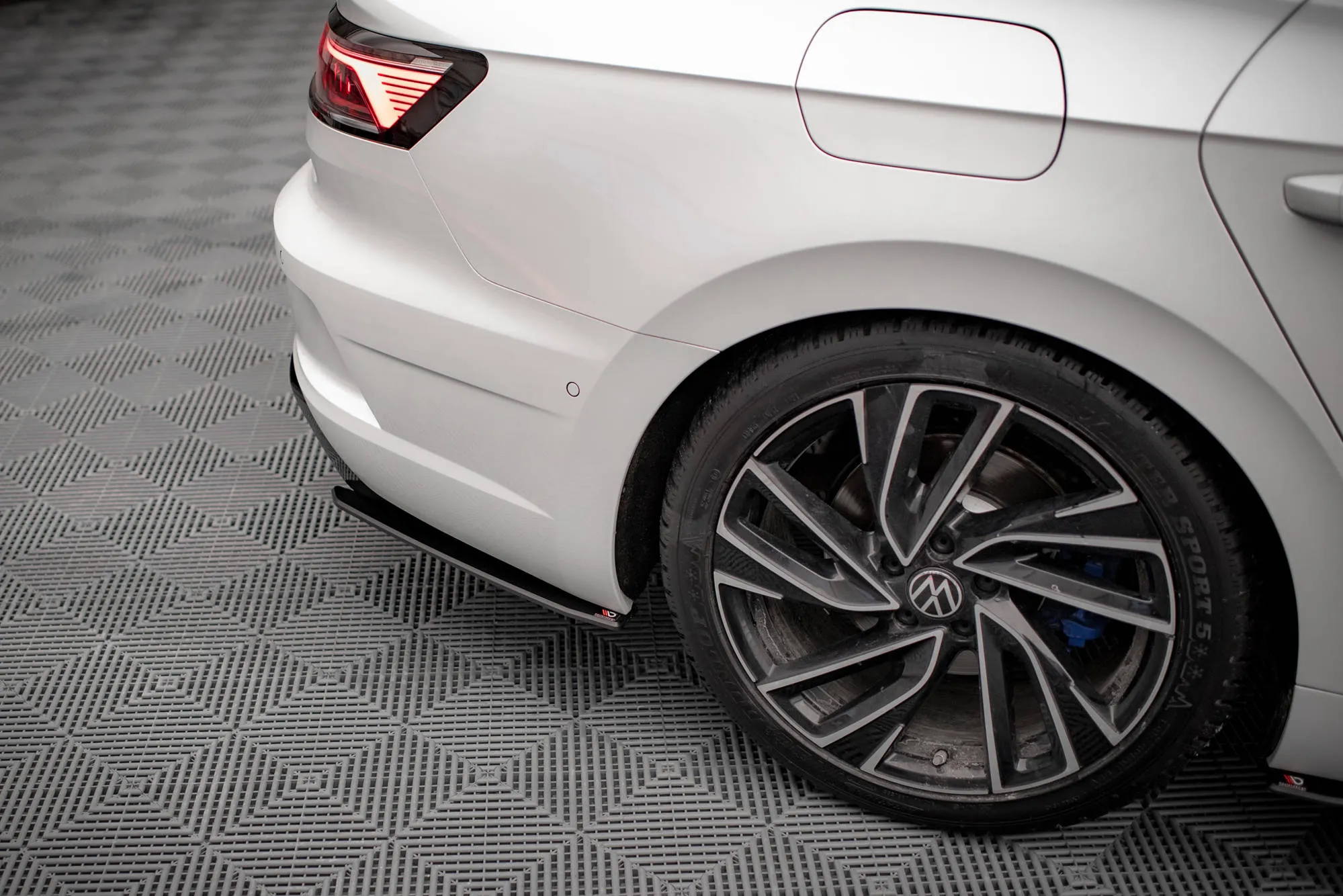 Sidesplitters bak VW Arteon R 2020 - 2025 | Street Pro Black Edition – bilde 3