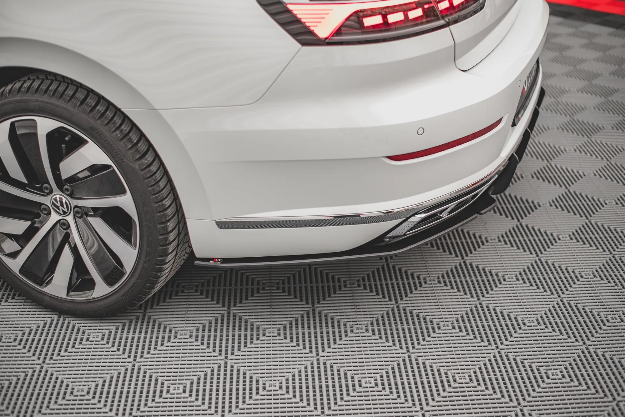 Sidesplitters bak VW Arteon R-Line 2020 - 2025 | Street Pro Black Edition – bilde 4