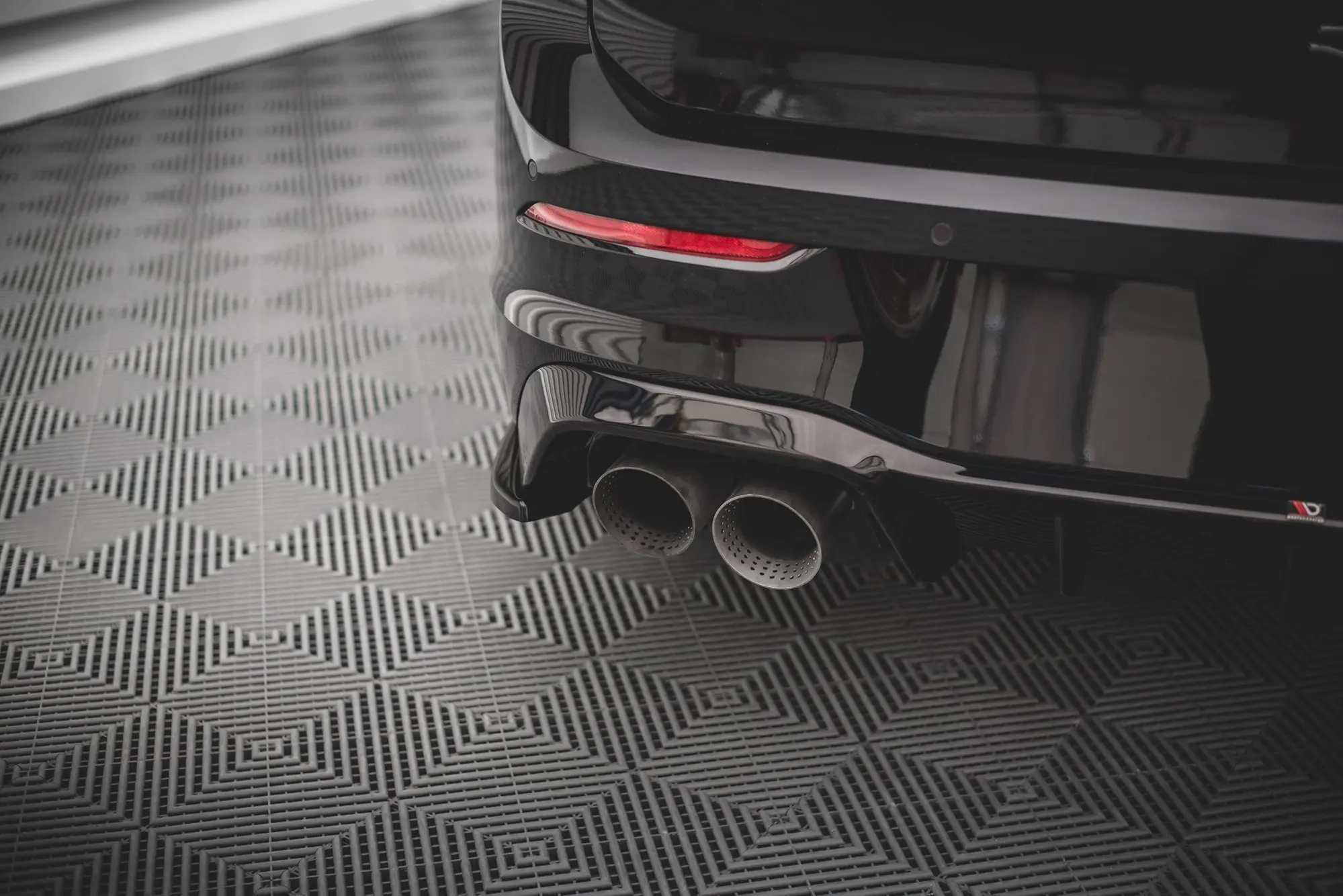 Sidesplitters bak VW Golf R Mk8 2020 - > | V.3 Glossy Black Edition – bilde 5