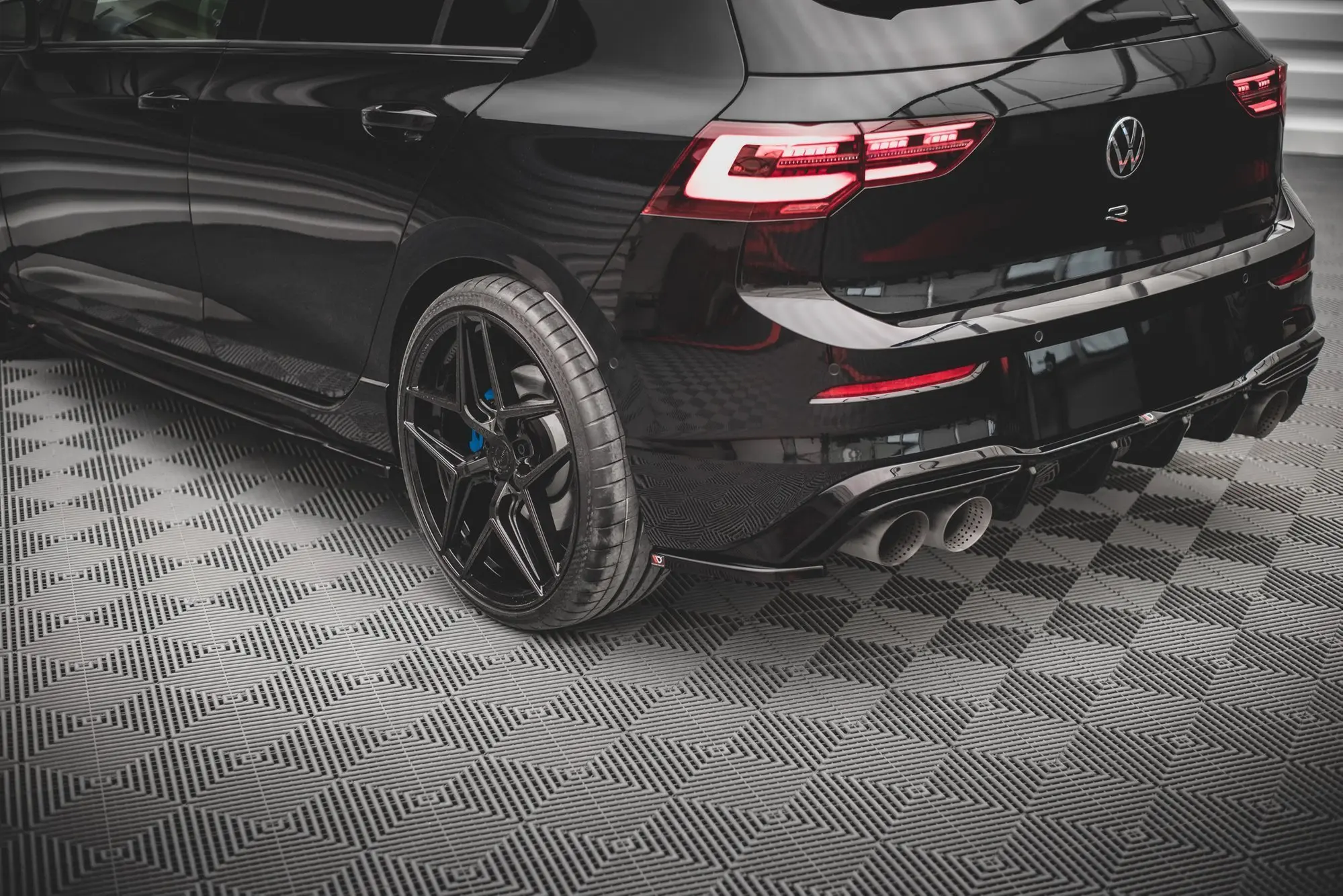 Sidesplitters bak VW Golf R Mk8 2020 - > | V.4 Glossy Black Edition – bilde 4