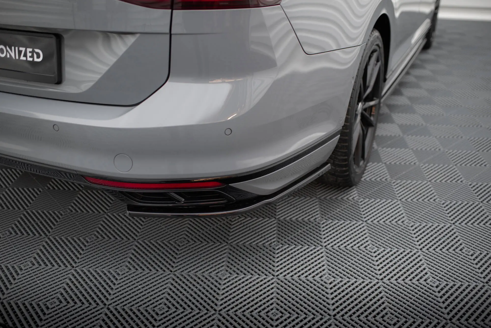Sidesplitters bak VW Passat B8 R-Line facelift 2019 - 2023 | Glossy Black Edition