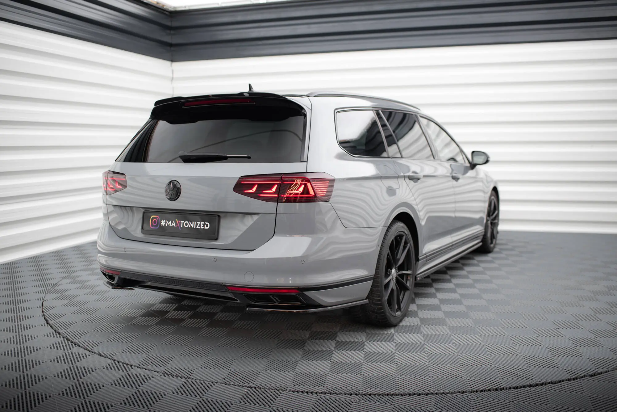 Sidesplitters bak VW Passat B8 R-Line facelift 2019 - 2023 | Glossy Black Edition – bilde 2