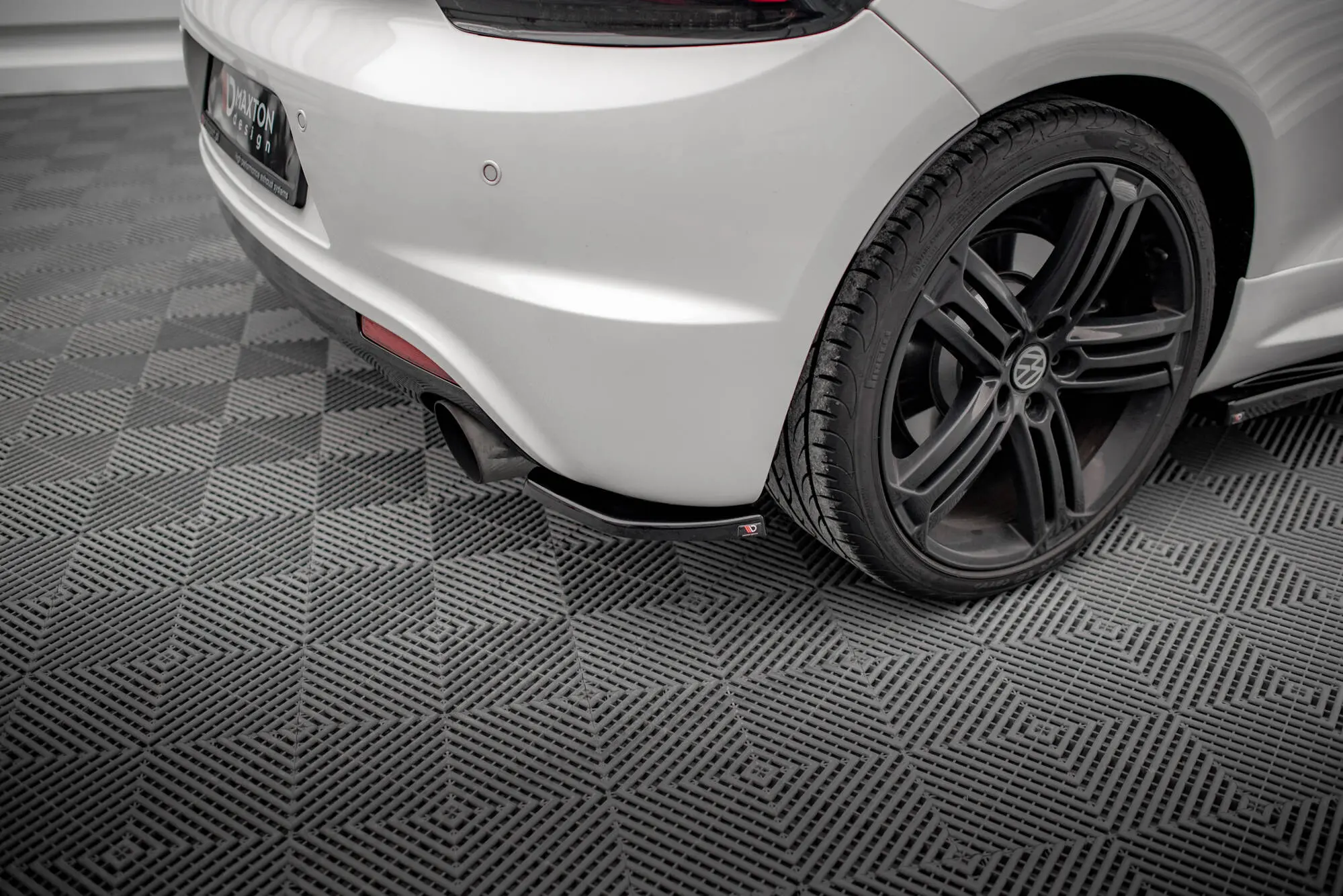 Sidesplitters bak VW Scirocco R mk3 2008 - 2014 | V.2 Glossy Black Edition