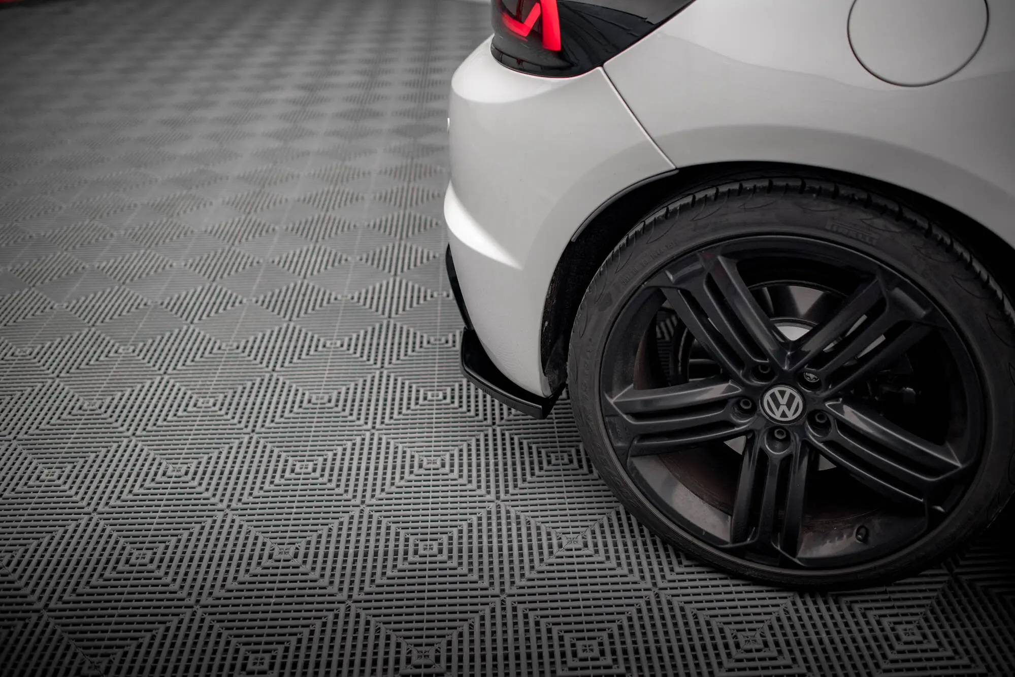 Sidesplitters bak VW Scirocco R mk3 2008 - 2014 | V.3 Glossy Black Edition – bilde 3
