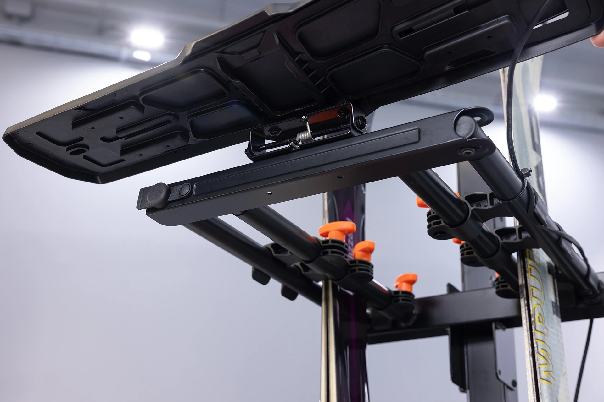Ski- Snowboardstativ for tilhengerfeste TowCar Cerler │ Vertical Ski & Snowboard Carrier Image 11