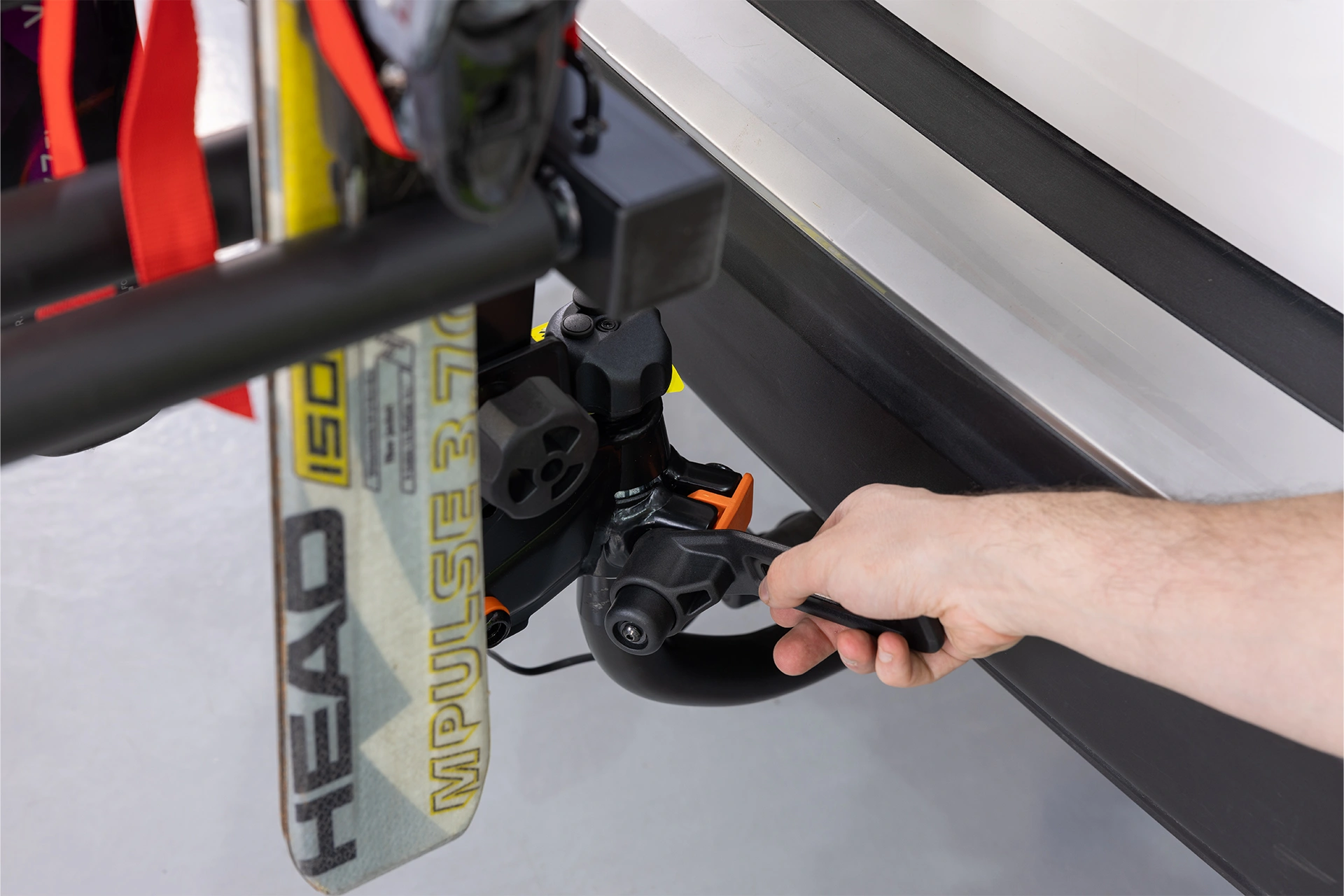 Ski- Snowboardstativ for tilhengerfeste TowCar Cerler │ Vertical Ski & Snowboard Carrier Image 12