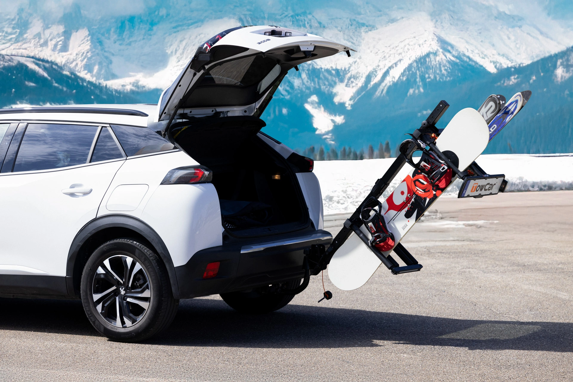 Ski- Snowboardstativ for tilhengerfeste TowCar Cerler │ Vertical Ski & Snowboard Carrier Image 3