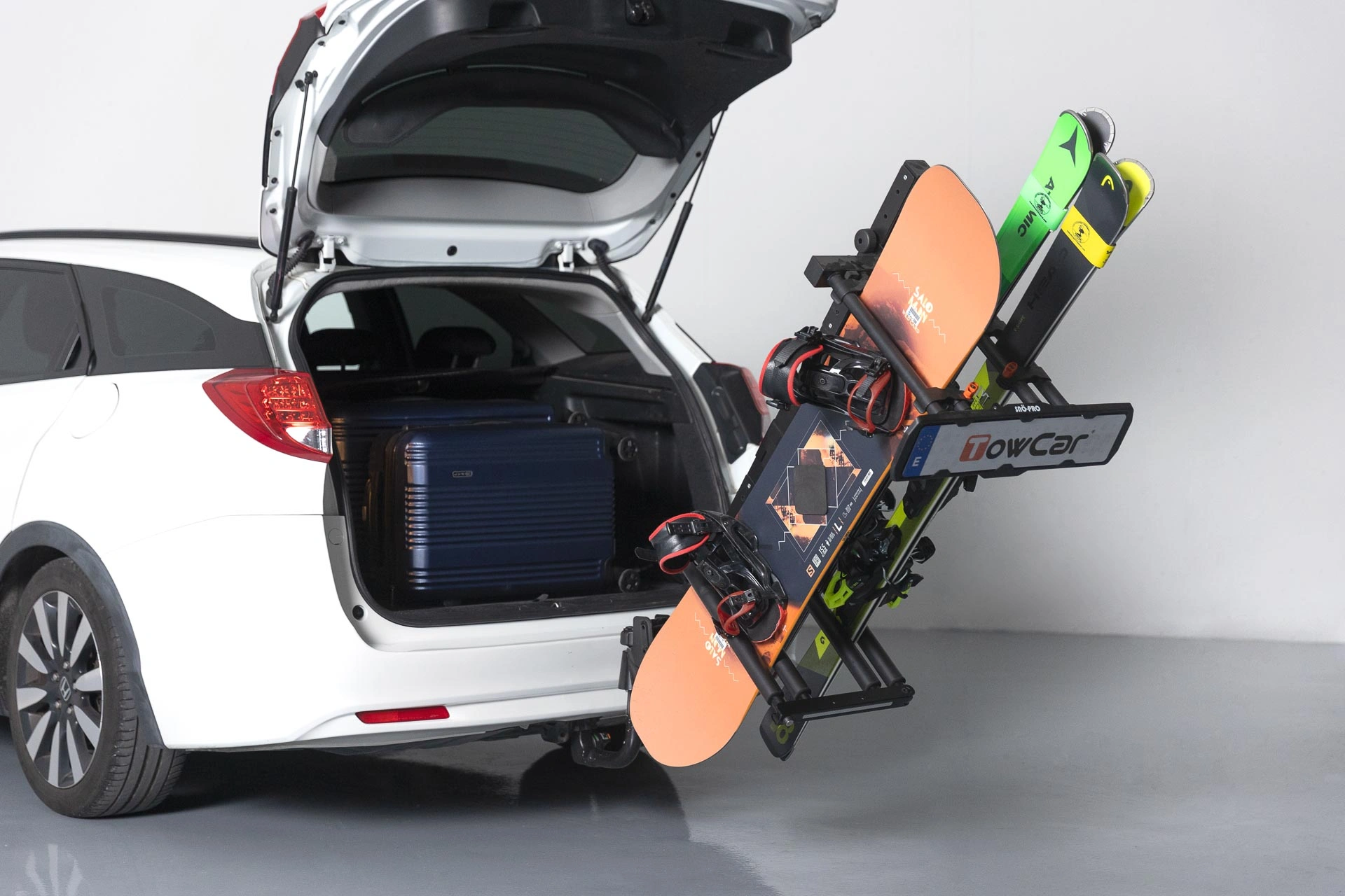 Ski- Snowboardstativ for tilhengerfeste TowCar Cerler │ Vertical Ski & Snowboard Carrier Image 5