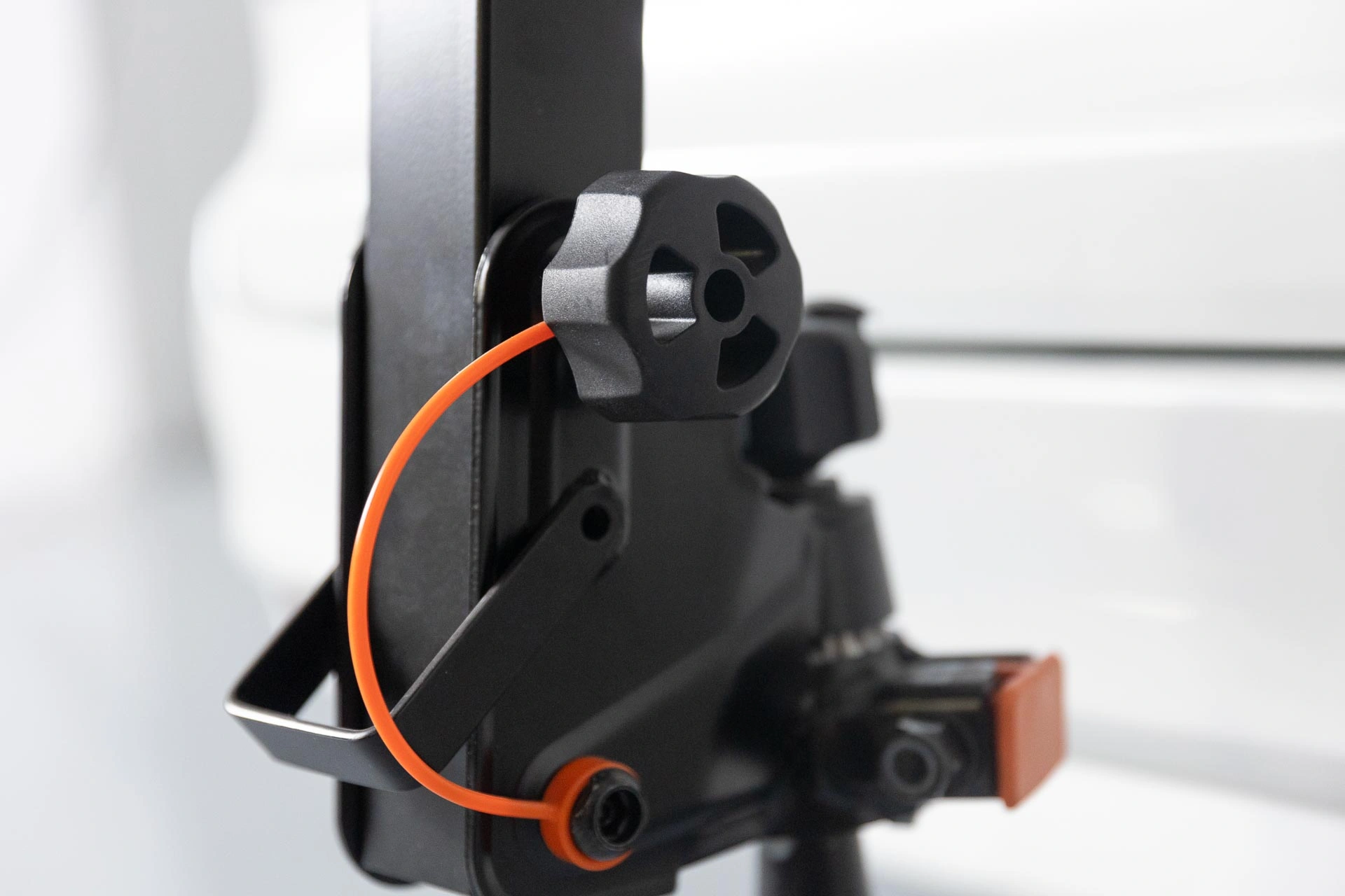 Ski- Snowboardstativ for tilhengerfeste TowCar Cerler │ Vertical Ski & Snowboard Carrier Image 8