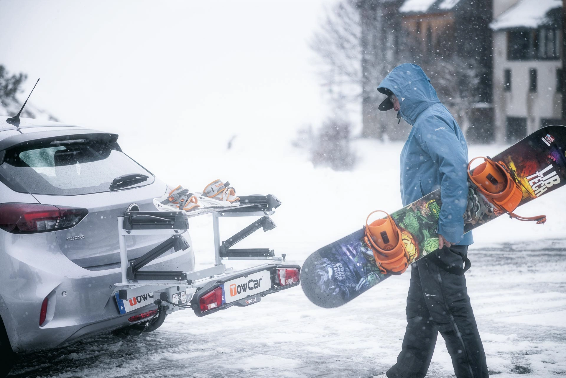 Skiholder TowCar Aneto til tilhengerfeste – 4 par ski / 4 snowboard, 13-pin lyslist - sammenleggbart Image 15