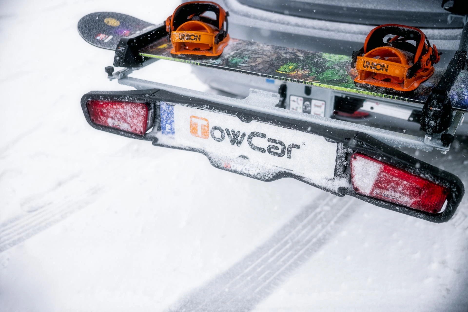 Skiholder TowCar Aneto til tilhengerfeste – 4 par ski / 4 snowboard, 13-pin lyslist - sammenleggbart Image 17