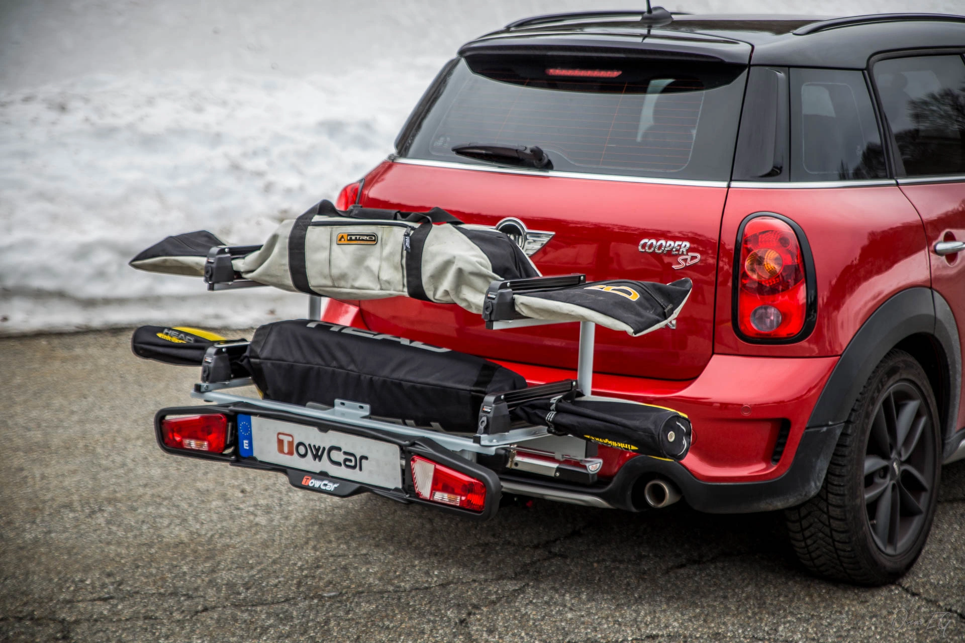 Skiholder TowCar Aneto til tilhengerfeste – 4 par ski / 4 snowboard, 13-pin lyslist - sammenleggbart Image 36