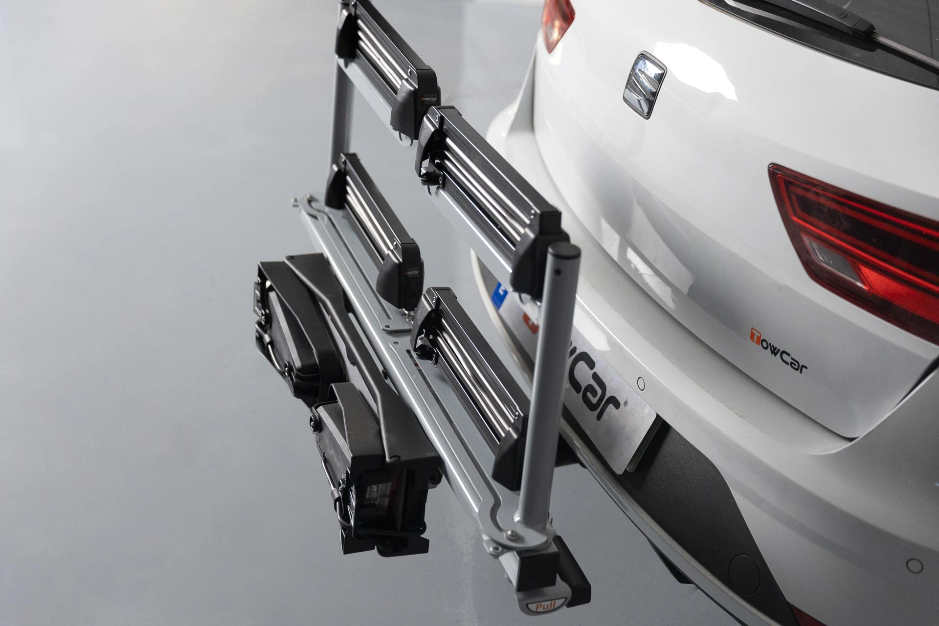 Skiholder TowCar Aneto til tilhengerfeste – 4 par ski / 4 snowboard, 13-pin lyslist - sammenleggbart Image 7