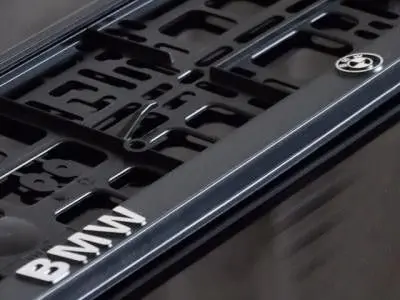 Skiltholder logo 3D BMW │ Black & Chrome Design - 1 stk. Image 4