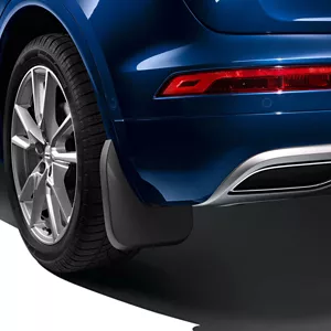 Skvettlapper bak Audi Q6 e-tron 2023 ->