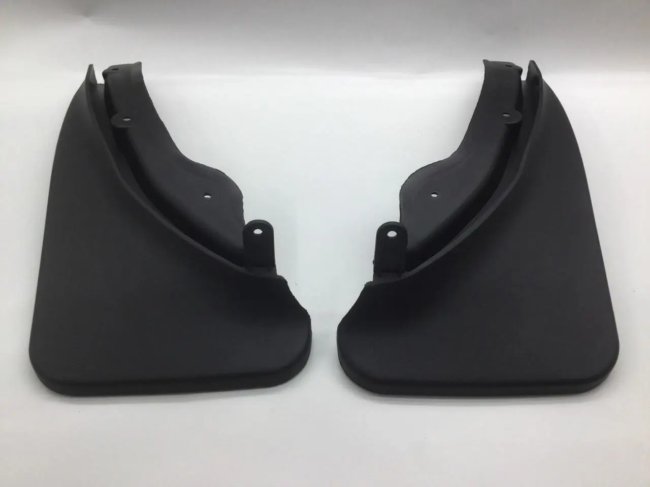 Skvettlapper bak Mercedes-Benz C (W204 / S204 / C204) 2008 - 2015 – bilde 2