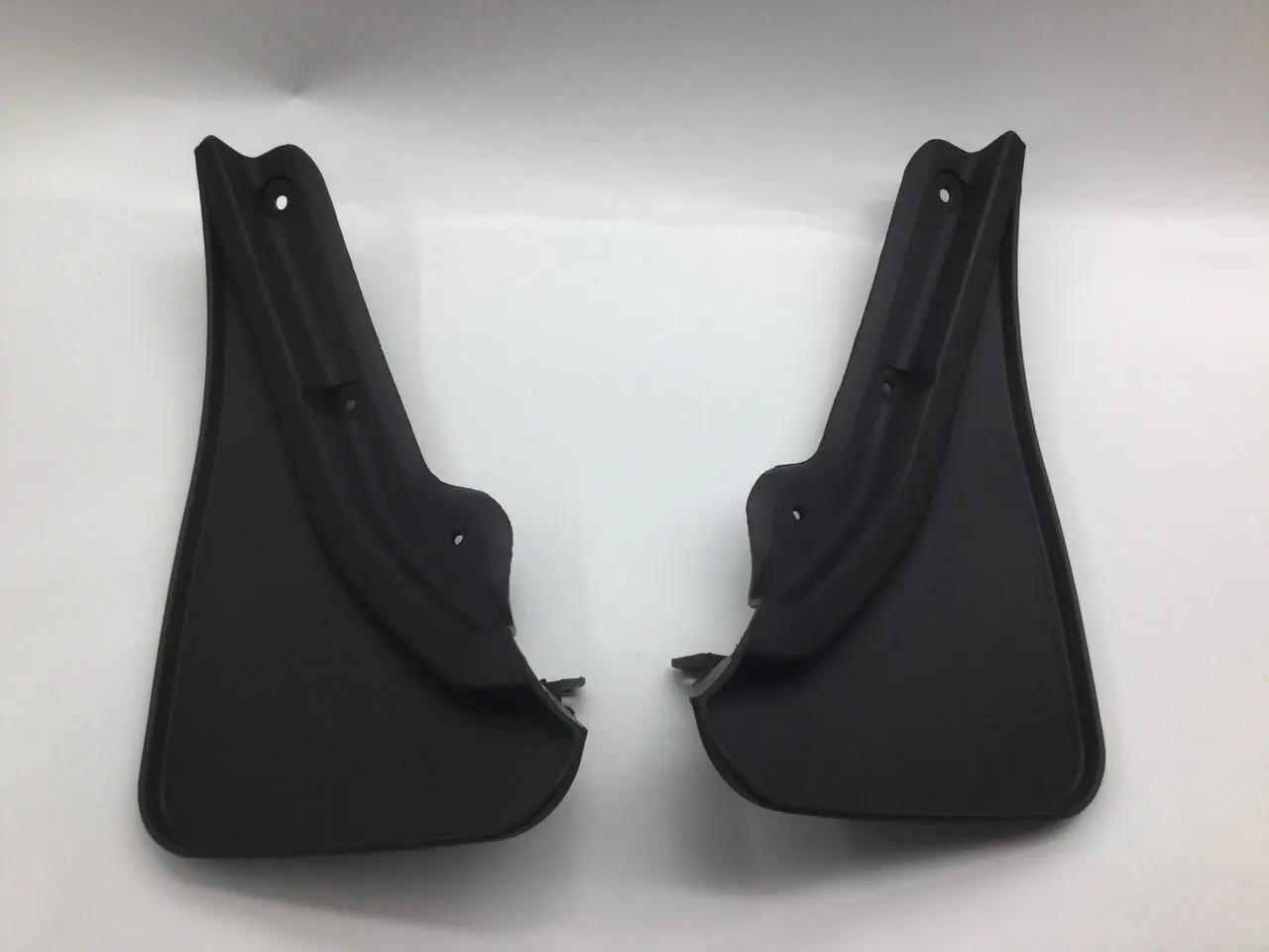 Skvettlapper bak Mercedes-Benz C (W204 / S204 / C204) 2008 - 2015 – bilde 6