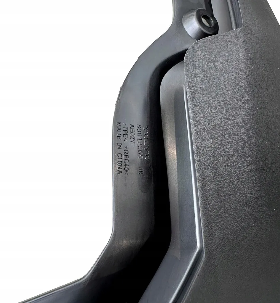 Skvettlapper bak Volvo EX30 2023 -> │ Genuine® Rear Mudflap Kit Black - sett 2 stk. – bilde 4