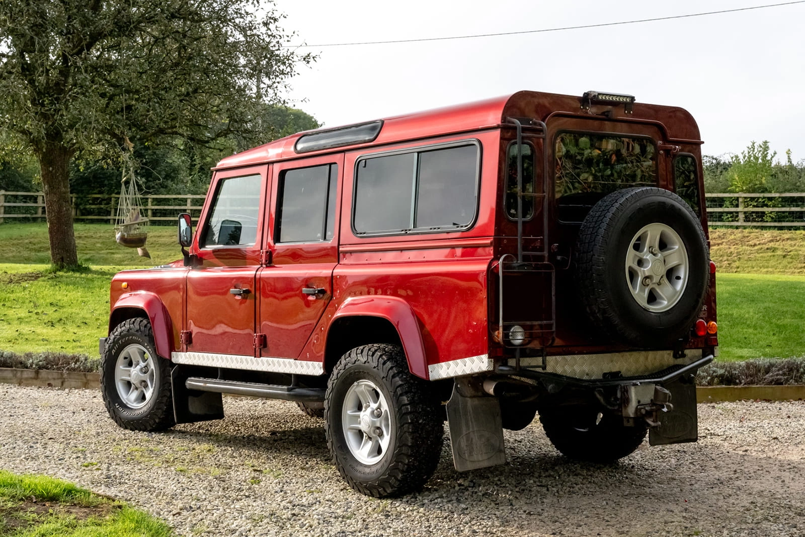 Skvettlapper foran Land Rover Defender 110 1983 - 2016 | Black - sett 4 stk.