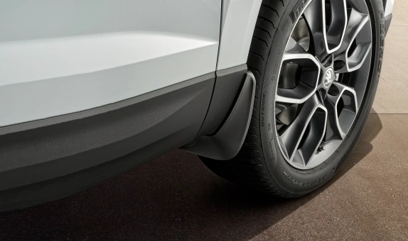 Skvettlapper foran Skoda Elroq 2024 -> | Genuine® Black - sett 2 stk.