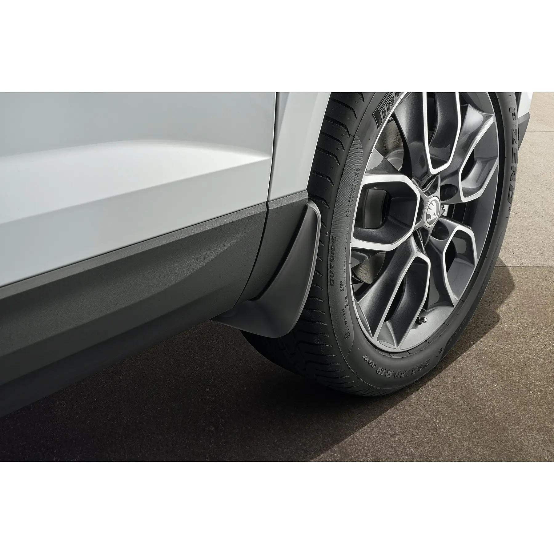 Skvettlapper foran Škoda Karoq 2017 -> | Black - sett 2 stk.