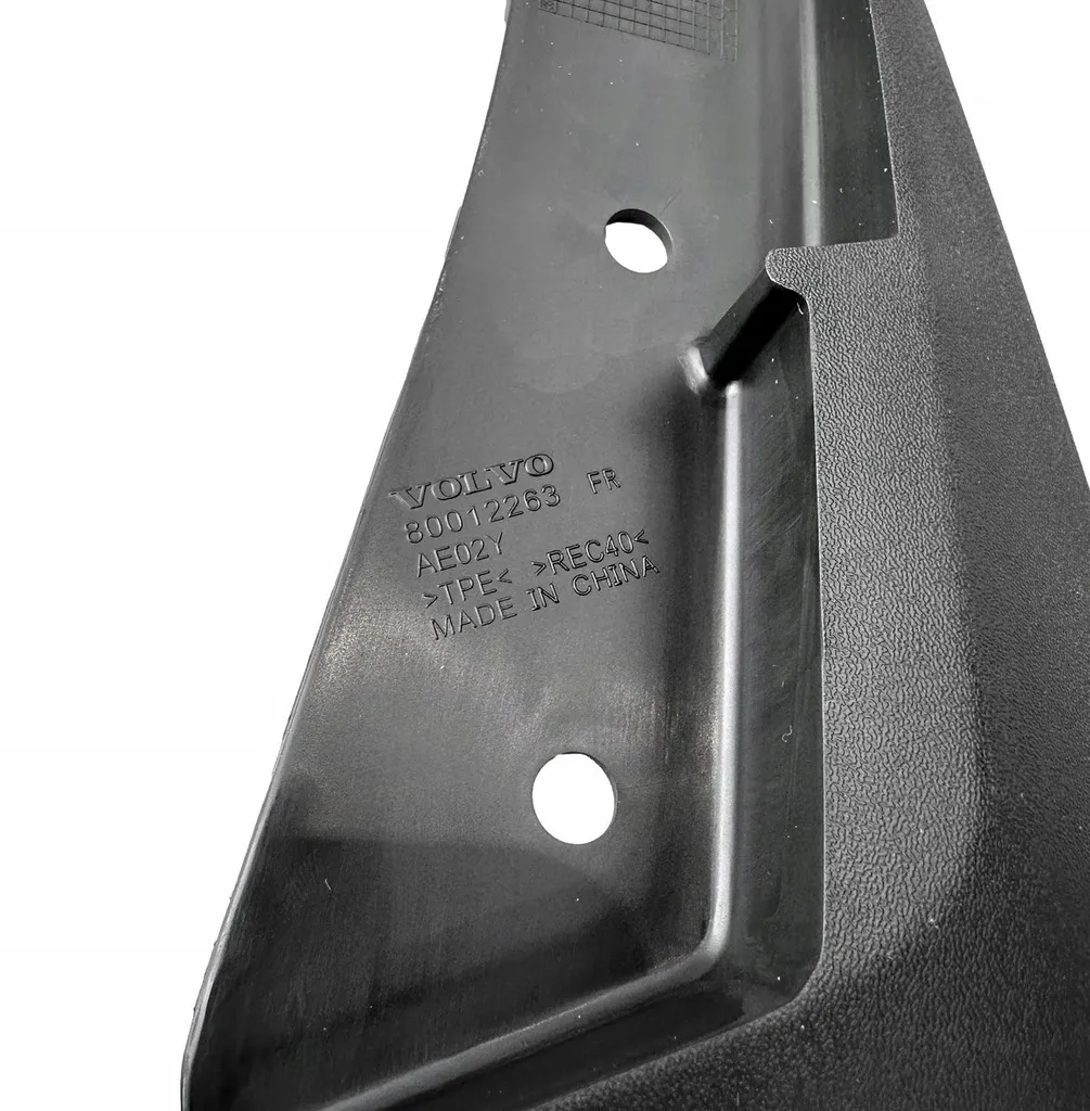 Skvettlapper foran Volvo EX30 2023 -> │ Genuine® Front Mudflap Kit Black - sett 2 stk. – bilde 4