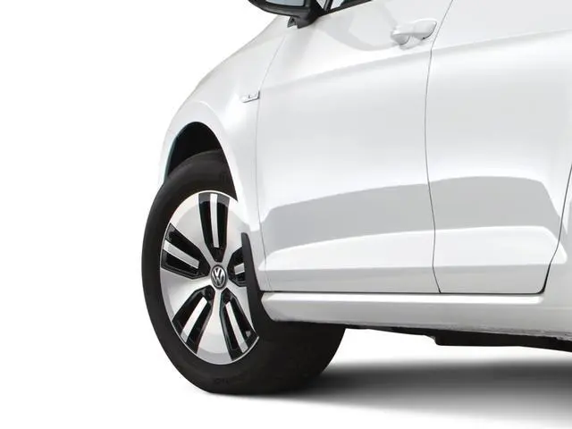 Skvettlapper foran VW Golf 7 / VW e-Golf 7 / VW Sportsvan | Black - sett 2 stk. Image 5