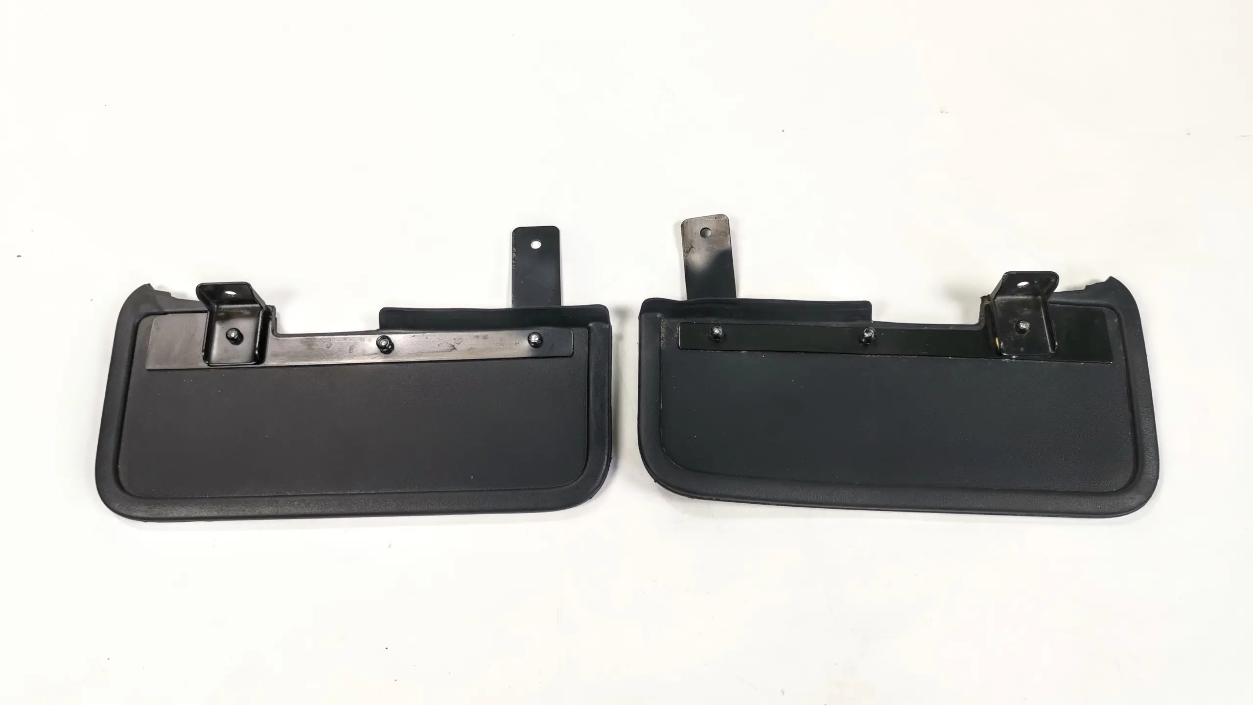 Skvettlapper foran VW T5 / VW T6 | Black - sett 2 stk. – bilde 5