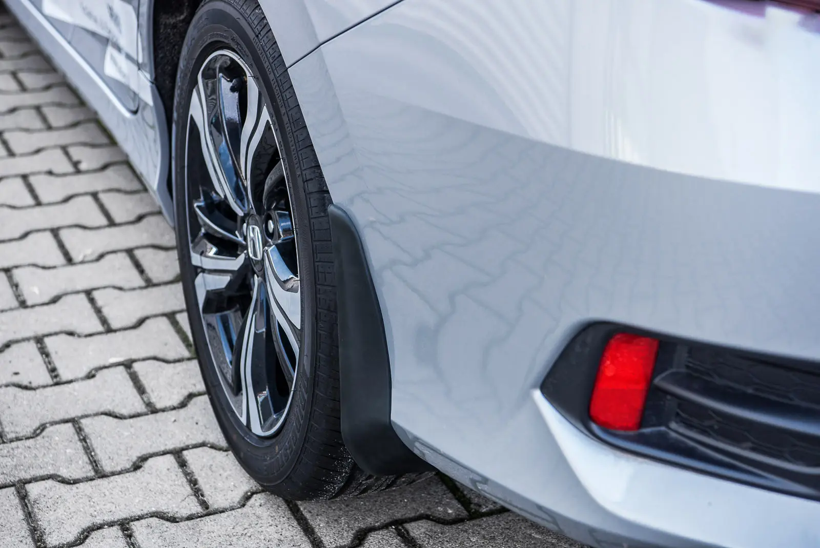 Skvettlapper HONDA CIVIC X SEDAN 2015 ->