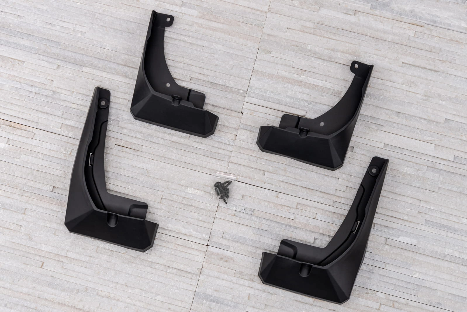 Skvettlapper Toyota Corolla Cross Hybrid 2022 -> │ Black Mud Guards - sett 4 stk. – bilde 3