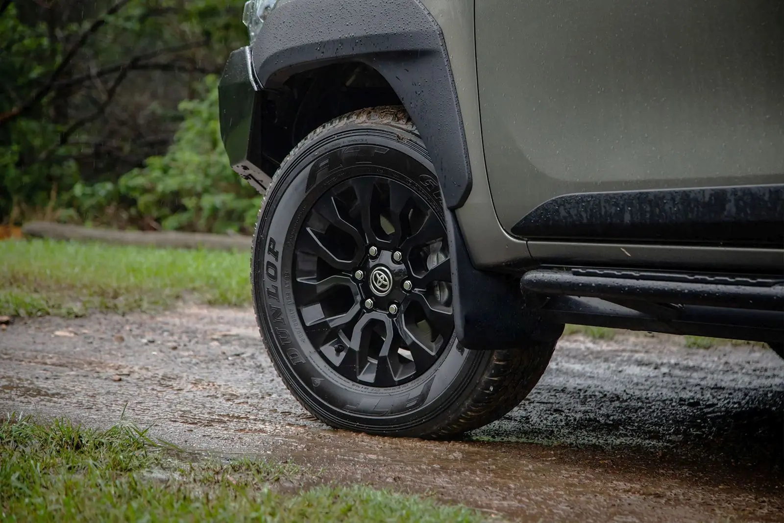 Skvettlapper Toyota Hilux VIII 2015 ->