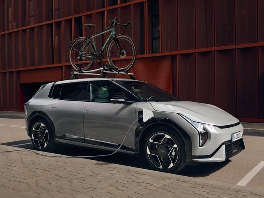 Speildeksler Kia EV4 2025 -> │ Brushed Aluminium Optic - sett 2 stk. – bilde 3