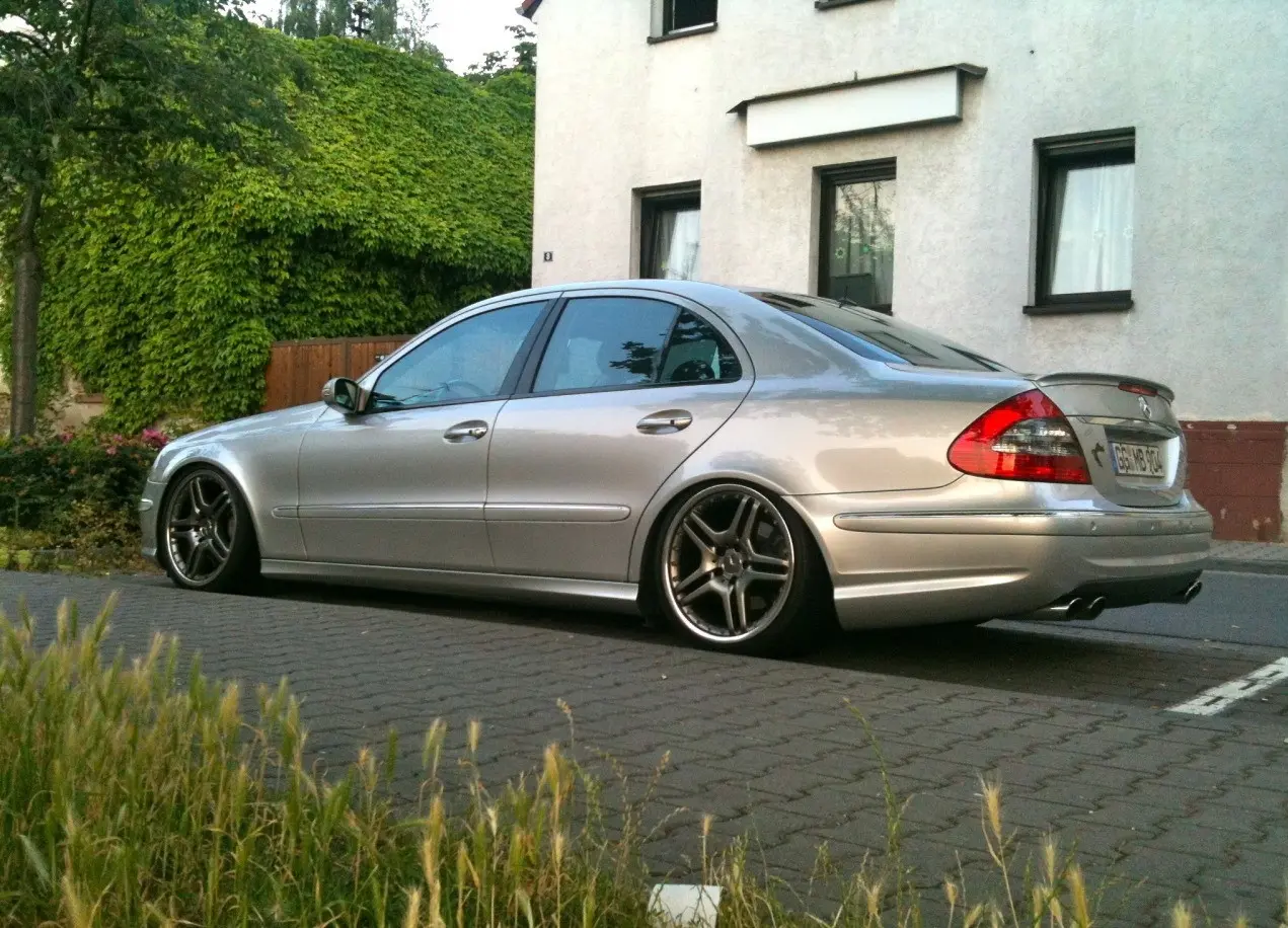 Spoiler bak Mercedes-Benz E-Klasse W211 Sedan AMG Style Image 4