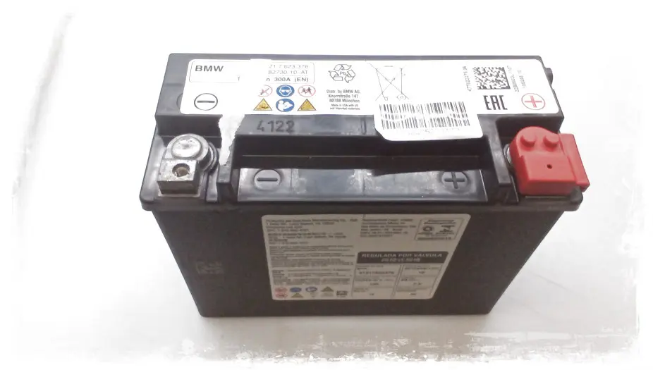 Startbatteri BMW i3 2013 - 2022 │ Genuine® Original AGM-battery 20 Ah Image 2