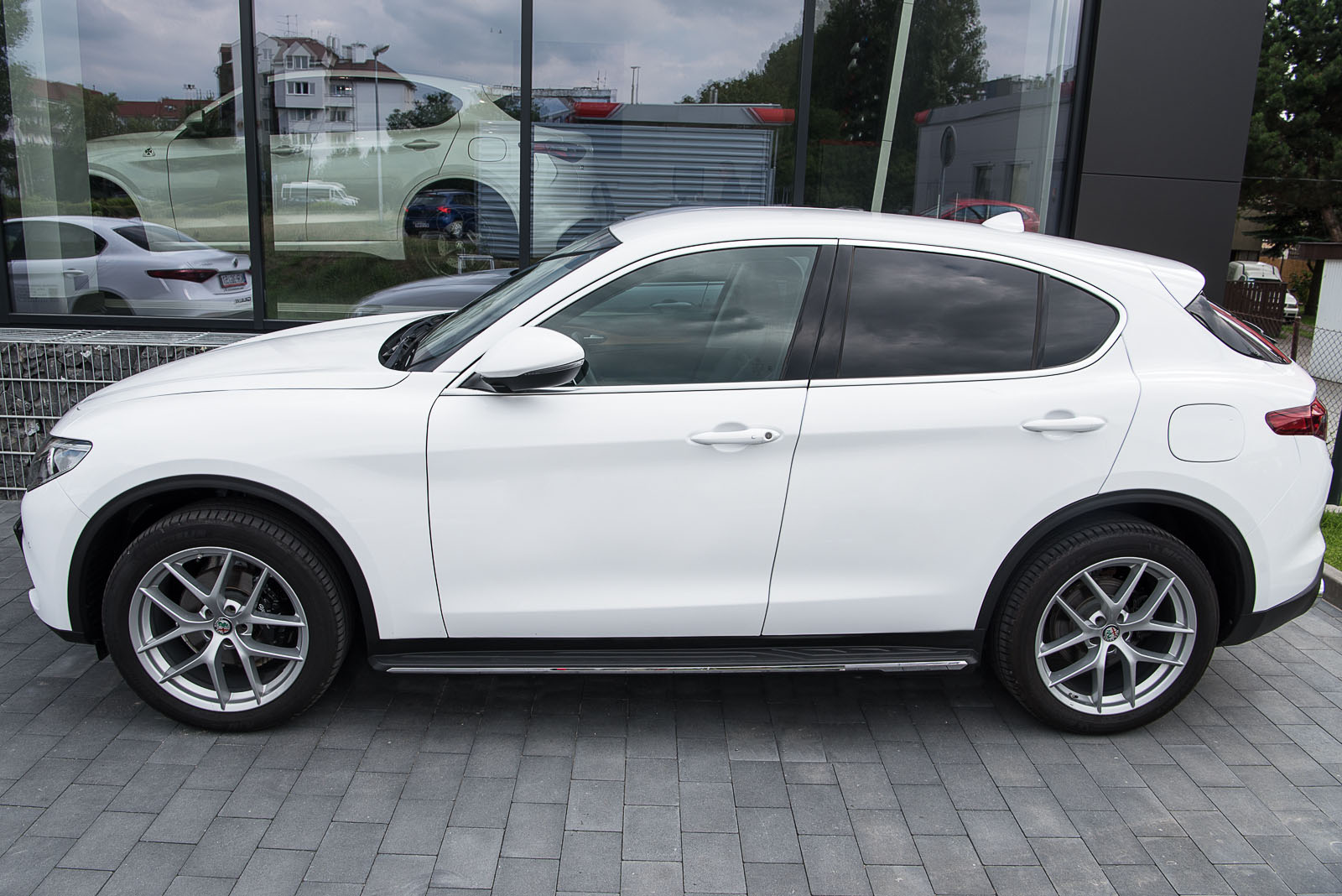 Stigtrinn Alfa Romeo Stelvio 2016 - 2025 – bilde 2
