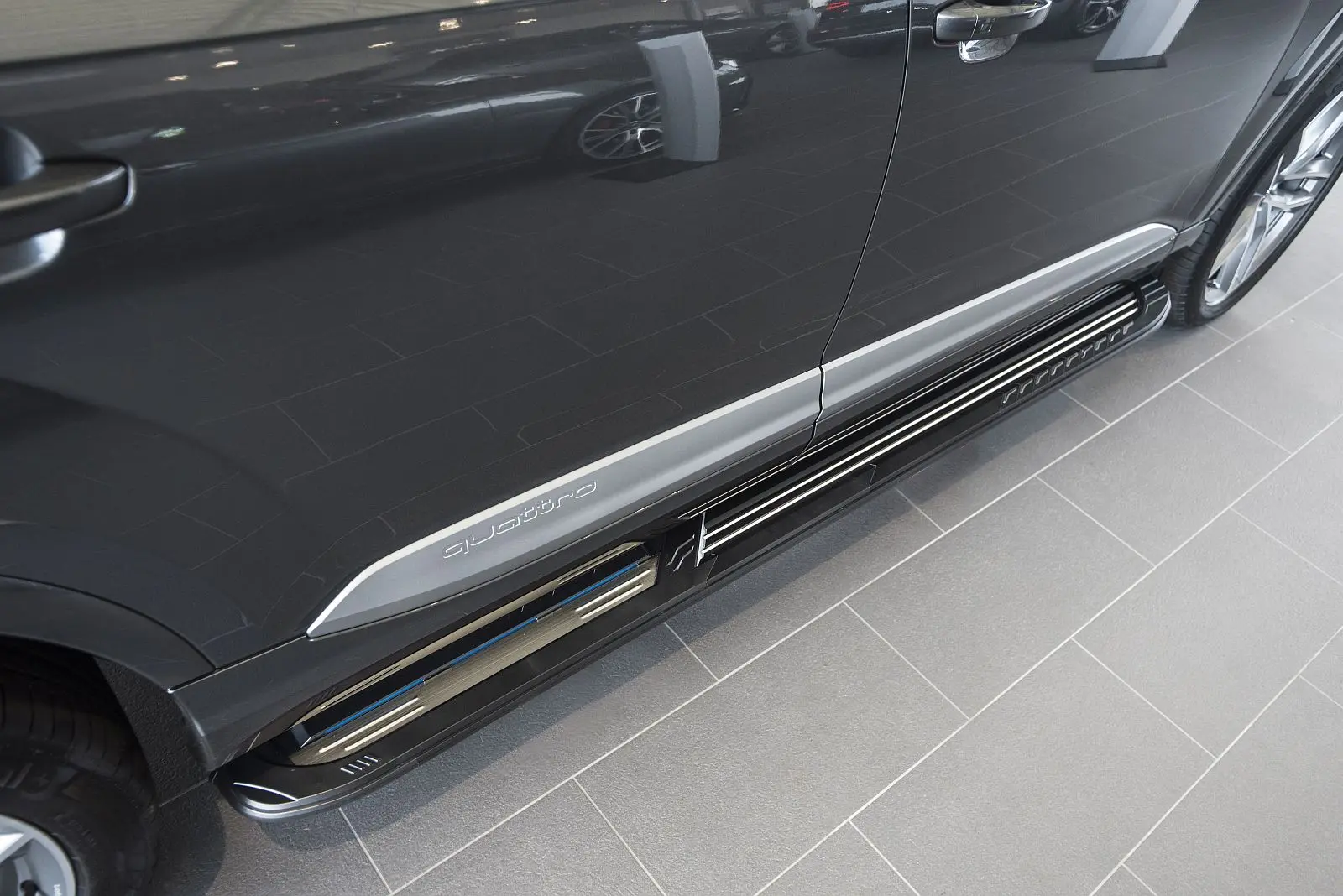 Stigtrinn Audi Q7 4M 2015 -> │ Black Edition