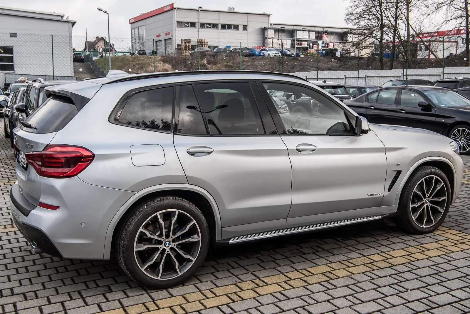 Stigtrinn BMW X3 (G01) 2017 - 2024 / BMW iX3 (G08) 2020 – 2025 – bilde 4