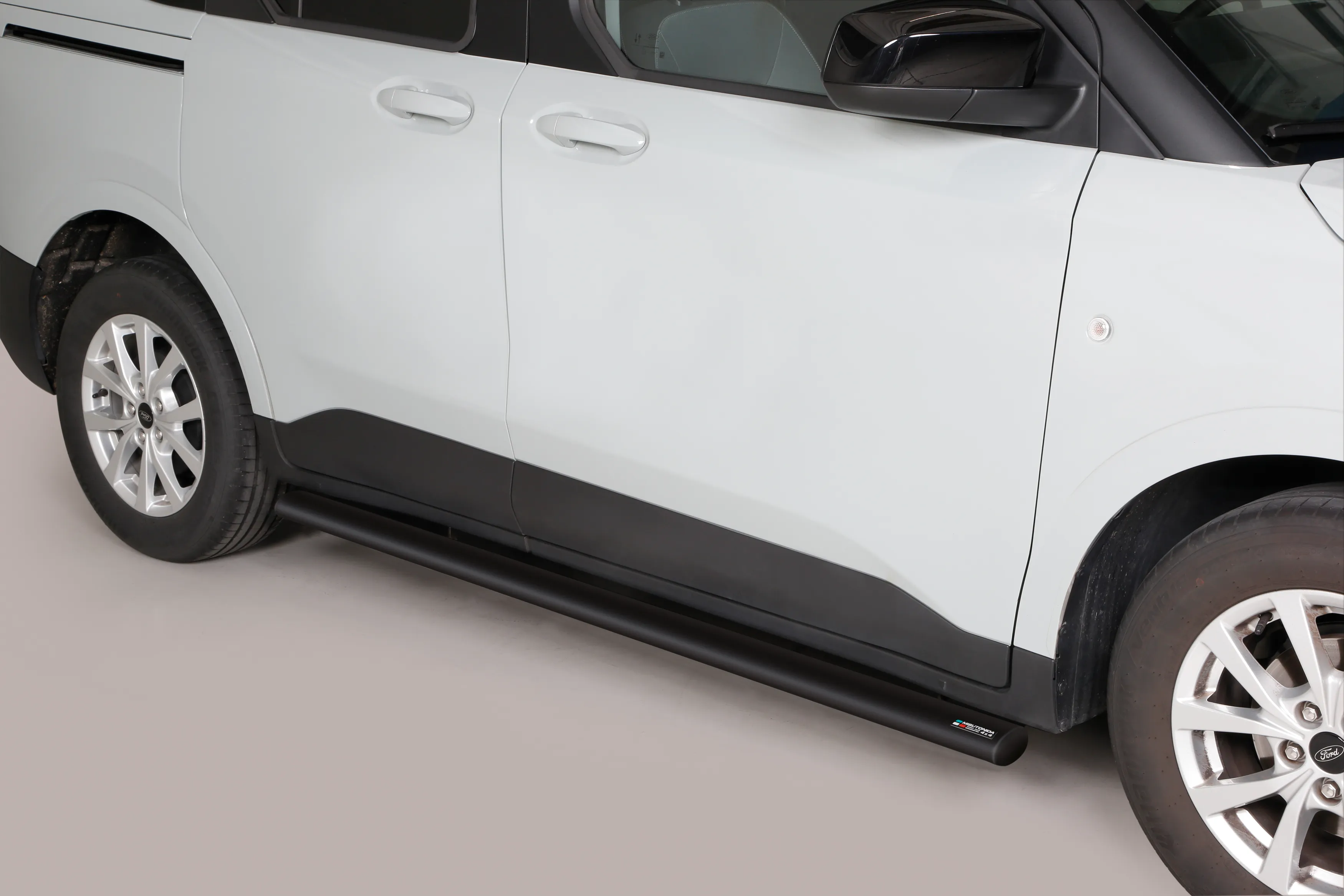 Stigtrinn Ford Transit Courier II / Tourneo Courier II 2023 -> | Black Edition
