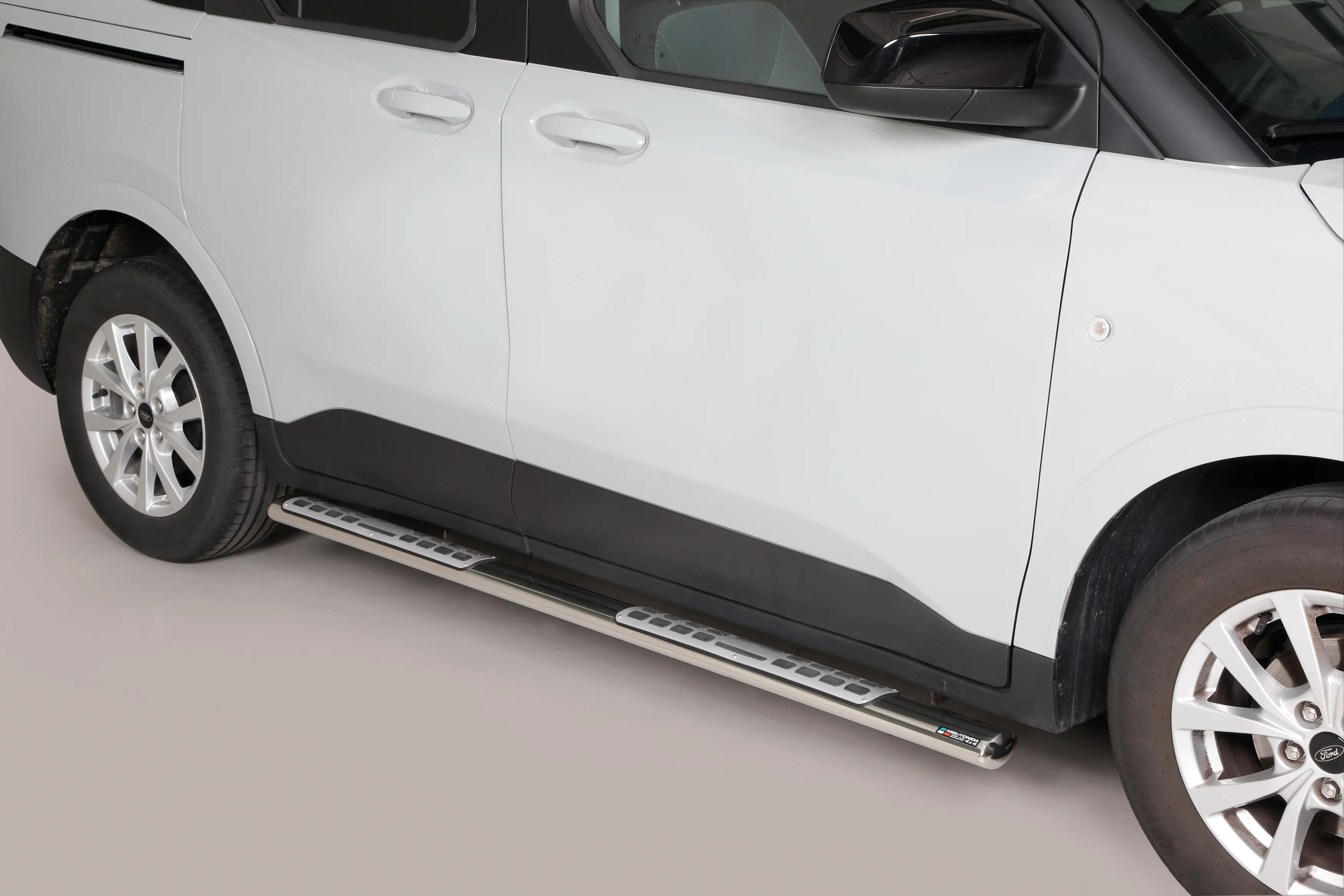 Stigtrinn Ford Transit Courier II / Tourneo Courier II 2023 -> │ Chrome Edition